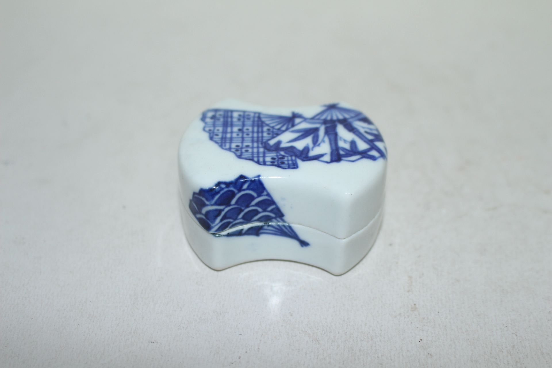 청화백자 죽문 부채형 향합