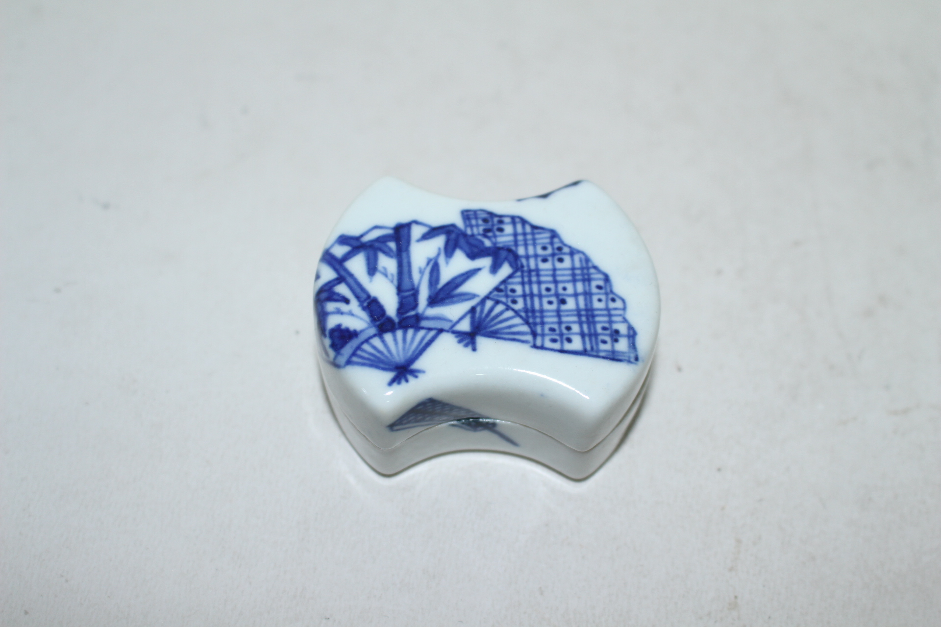 청화백자 죽문 부채형 향합