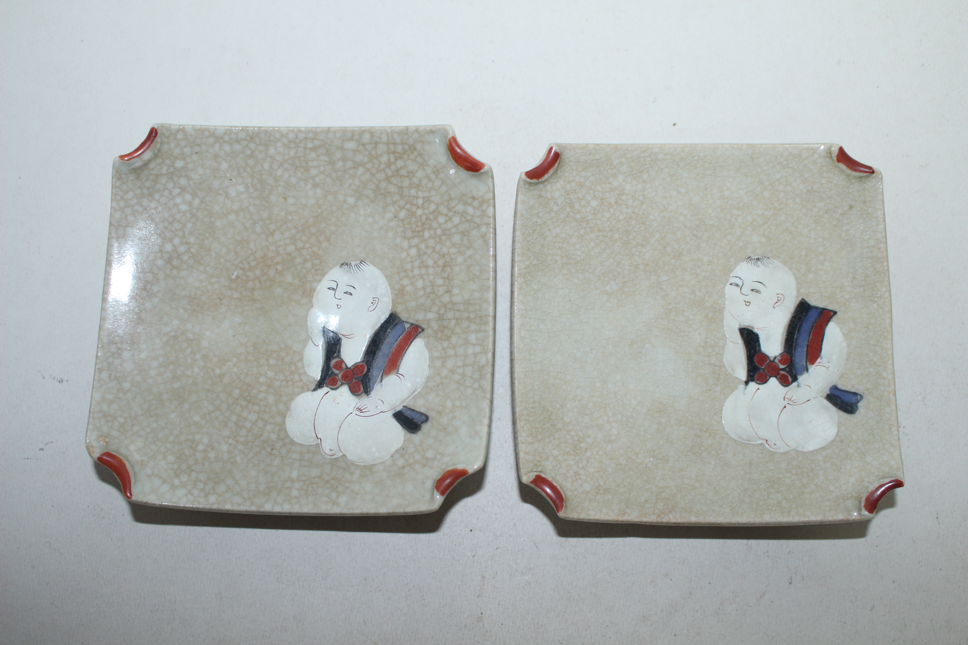 연대가좋은 청자 동자문 사각완 2점