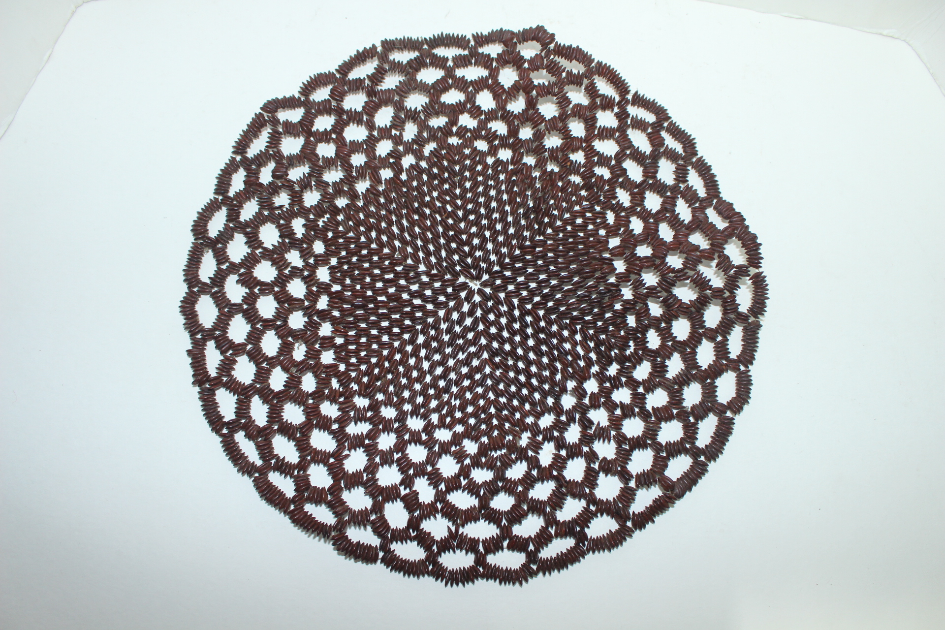 나무의 씨앗열매로된 차탁