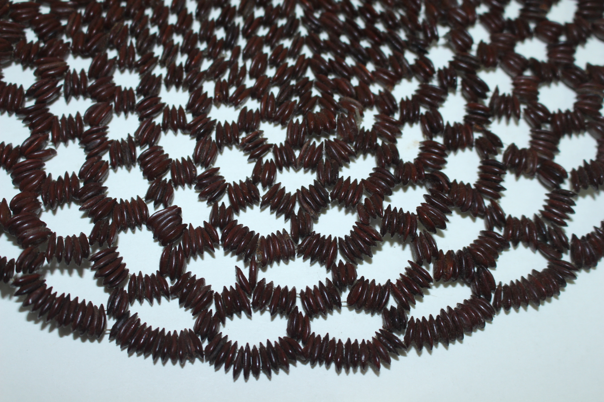 나무의 씨앗열매로된 차탁