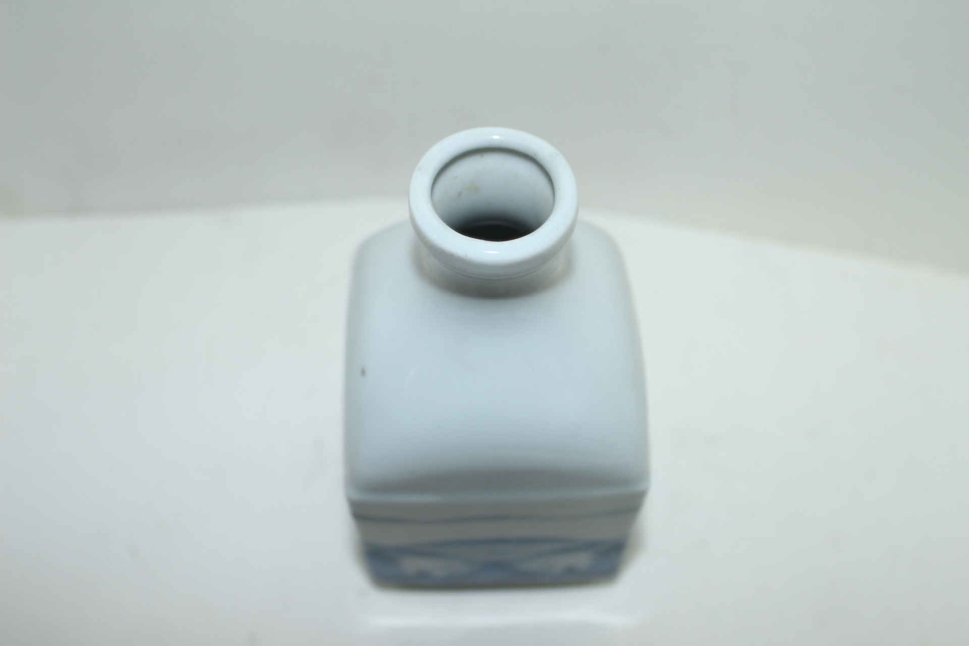 청화백자 성곽문 사각주병