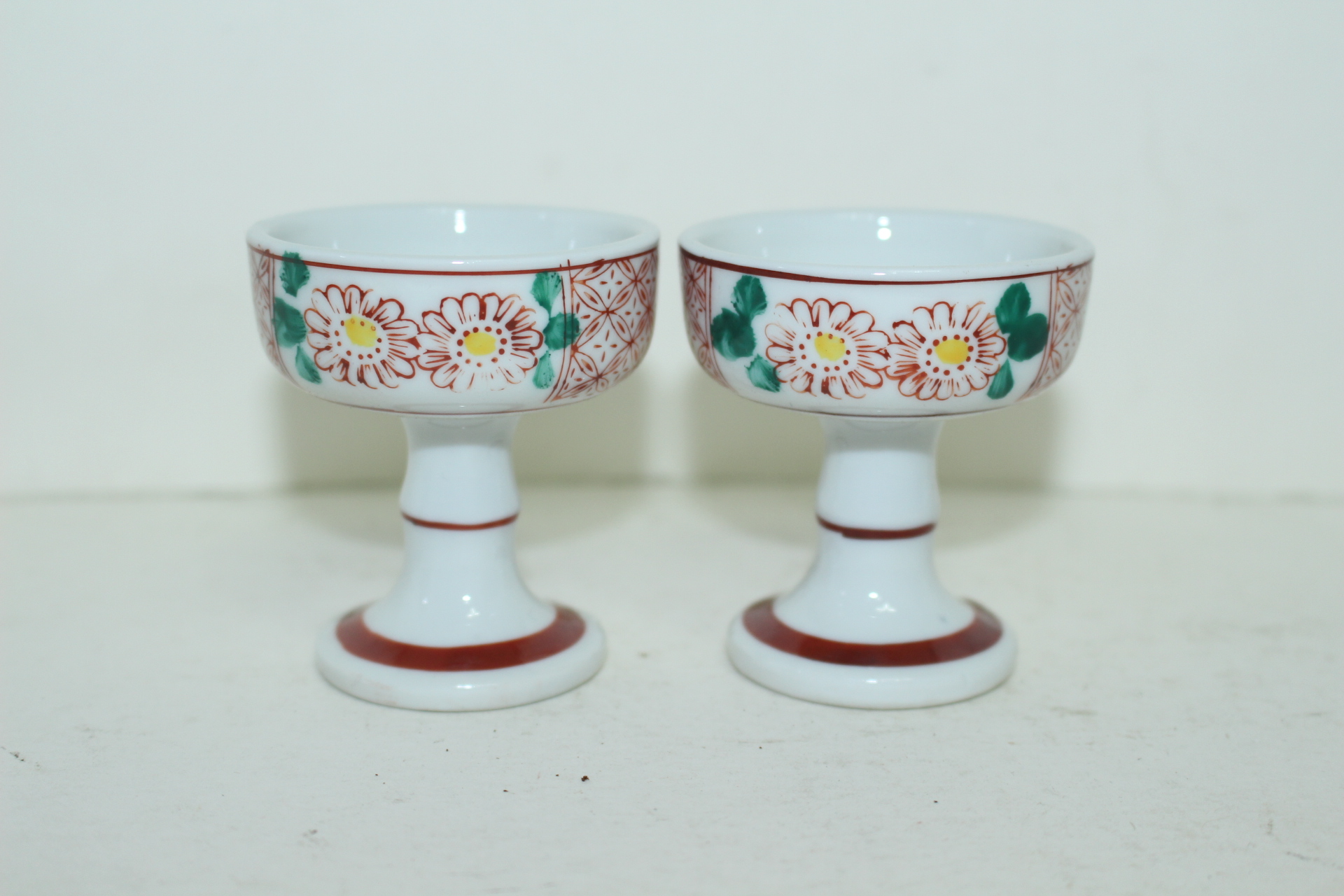 연대가좋은 진사백자화문 굽다리향완 2점