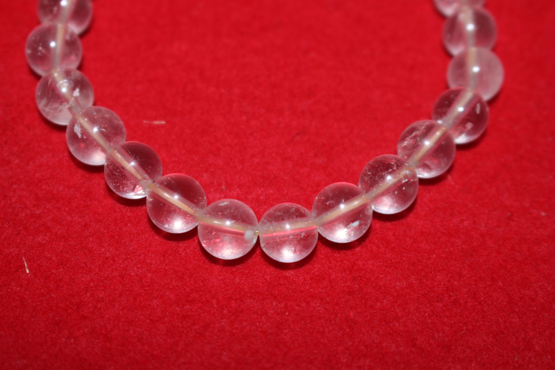 천연수정으로된 팔찌