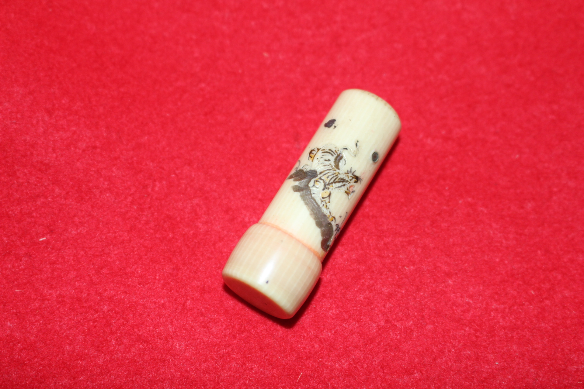 상아재질에 호랑이가 조각된 상아도장