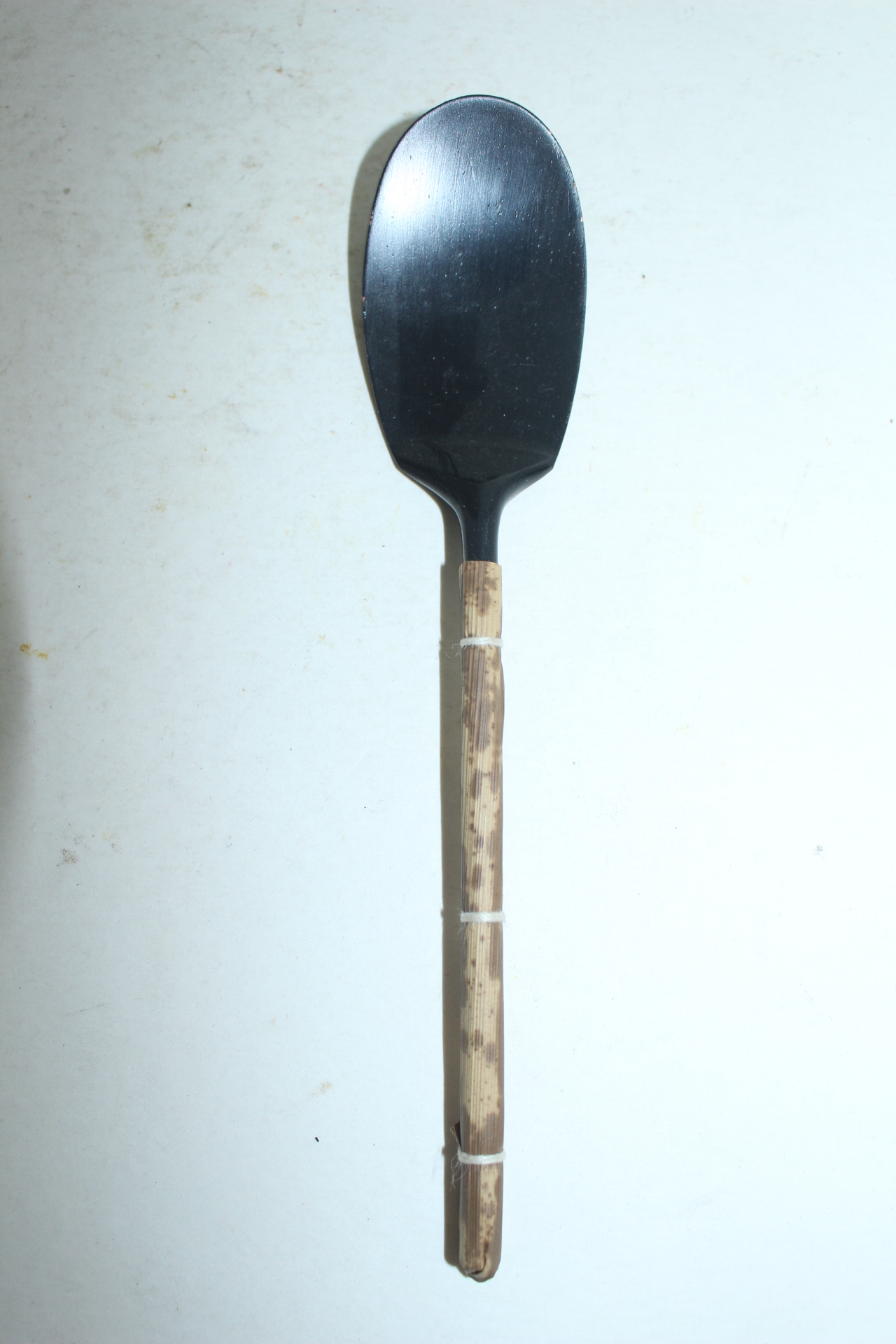 묵직한 동으로된 차도구 스푼