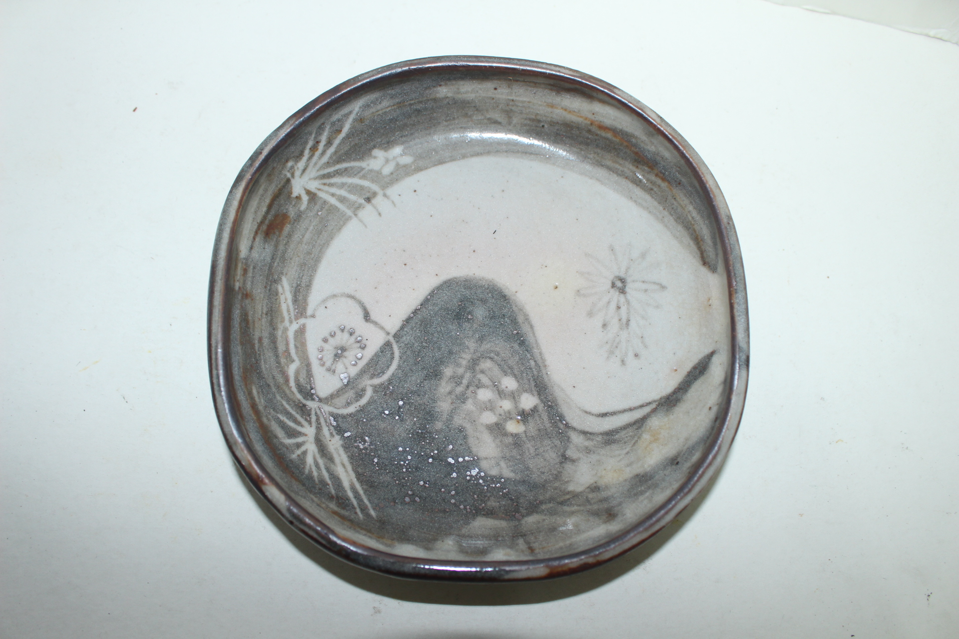 분청자 철화화문 삼족완