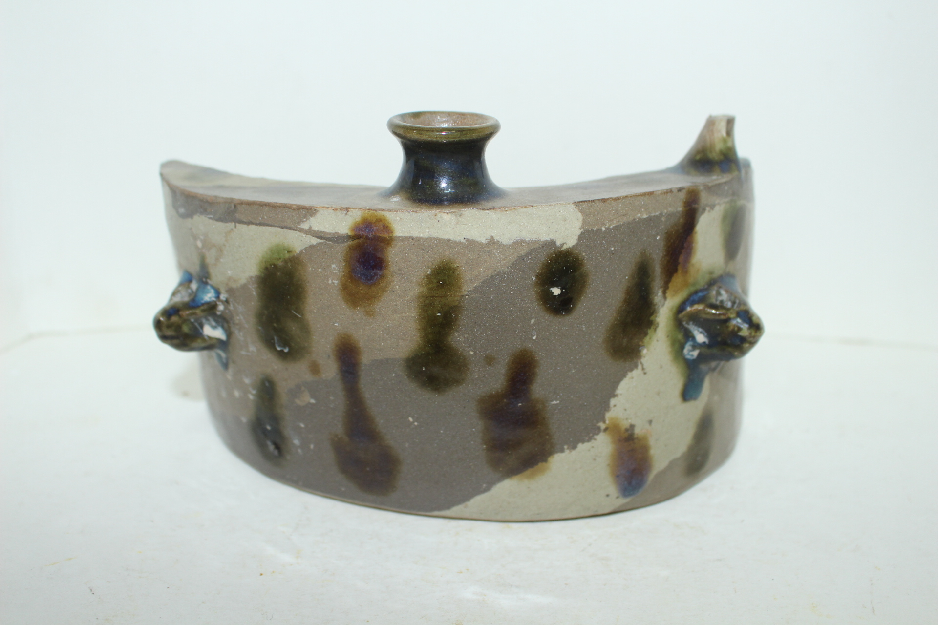 연대가좋은 청자 반달모양의 주자호