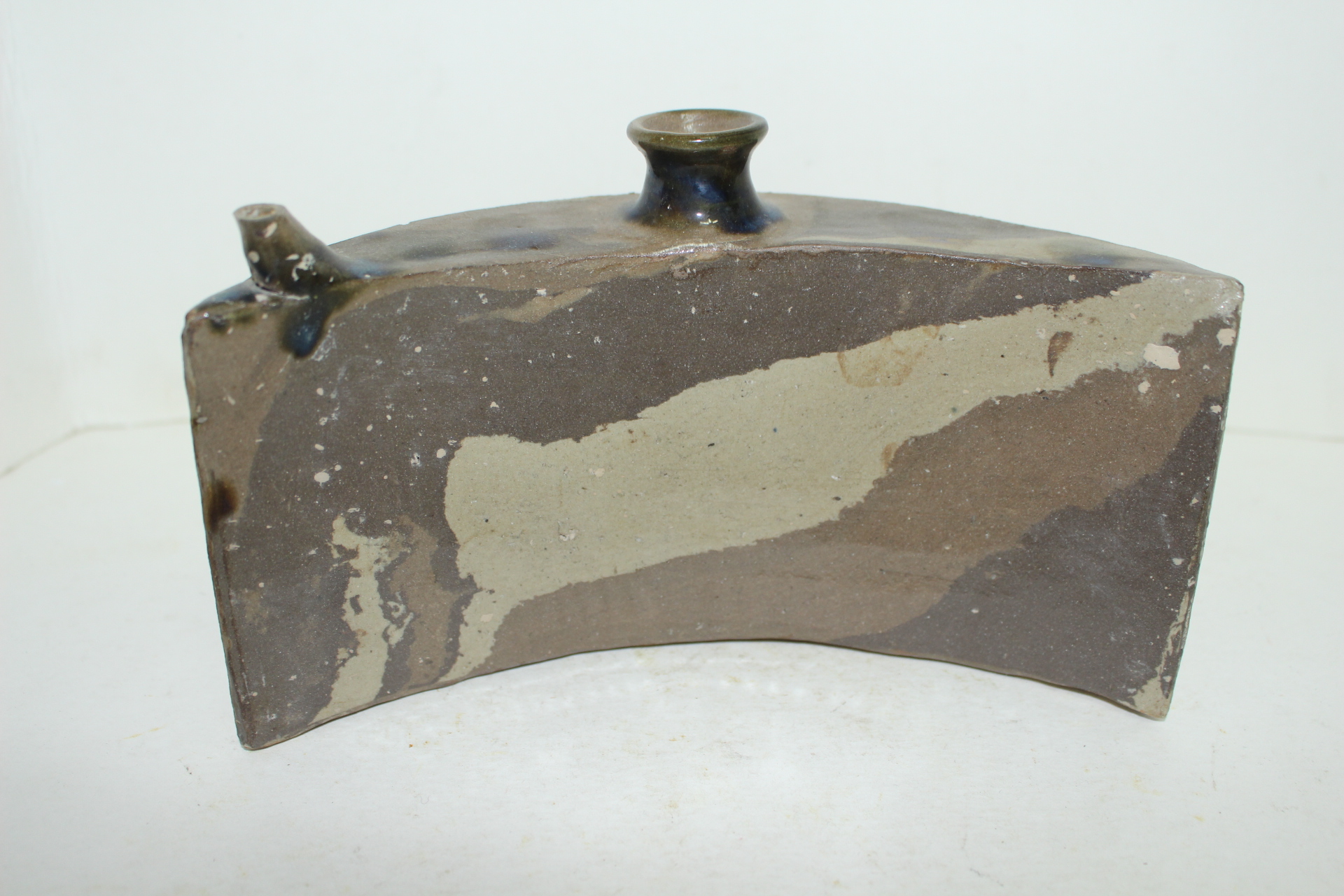 연대가좋은 청자 반달모양의 주자호