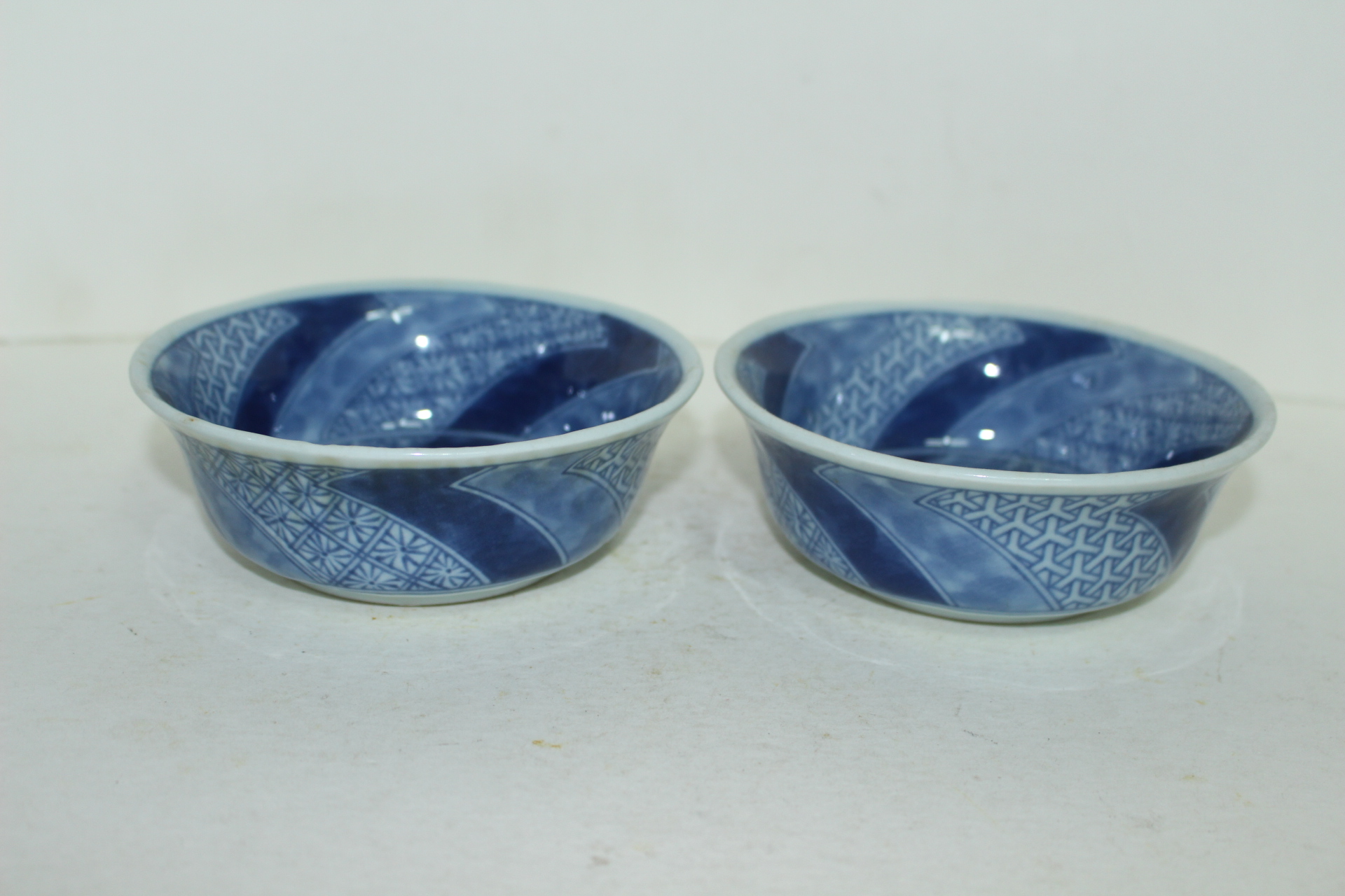 이마리 청화백자 돌개화문 완 2점