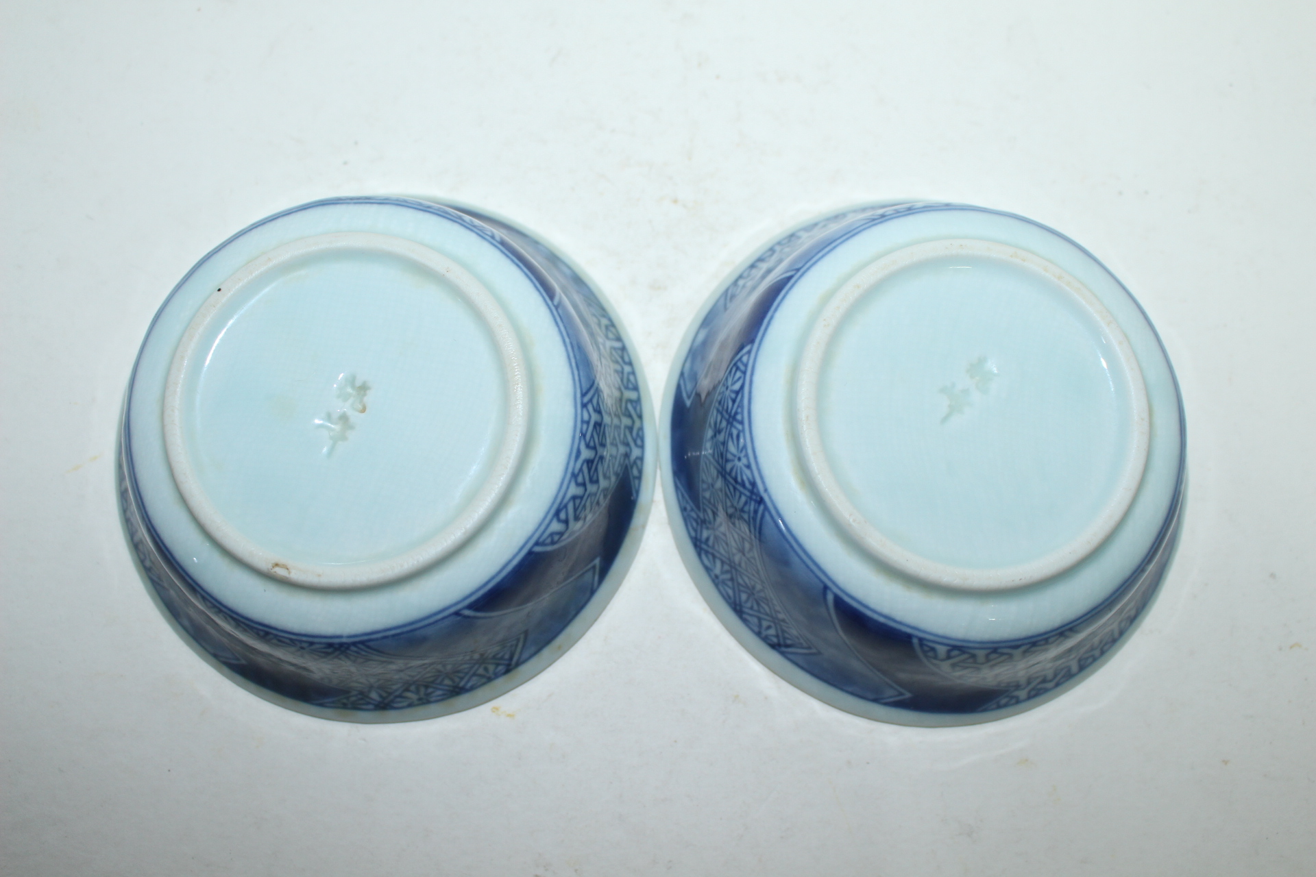 이마리 청화백자 돌개화문 완 2점