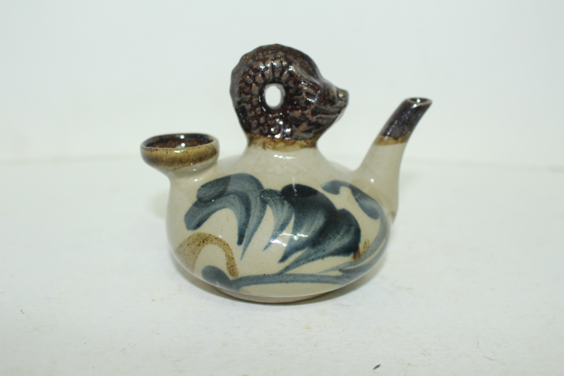 연대가좋은 철화청자 용형 주자호