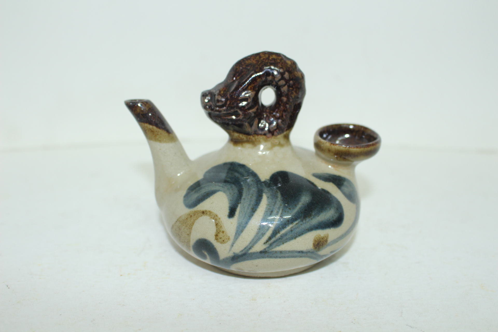 연대가좋은 철화청자 용형 주자호