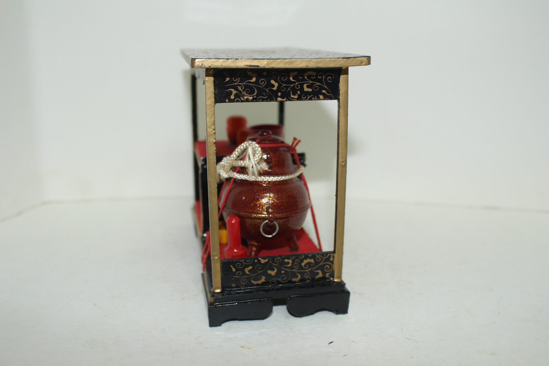 나무에 금채화문된 차도구셋트 미니어쳐