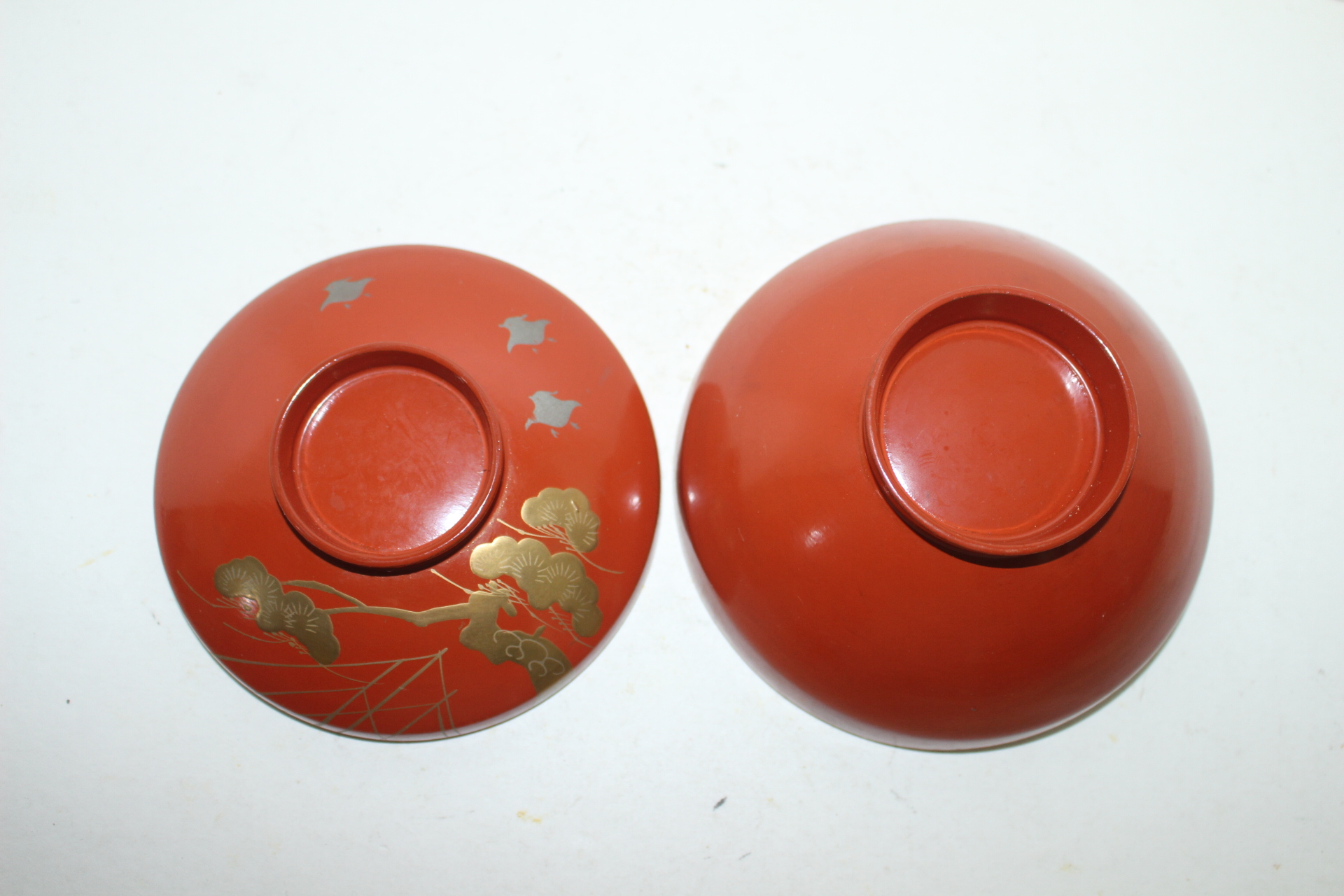 나무에 주칠후 금채화문된 개완