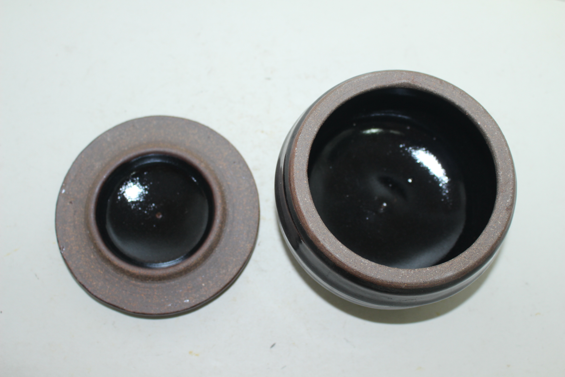 흑유청자 두껑있는 차통