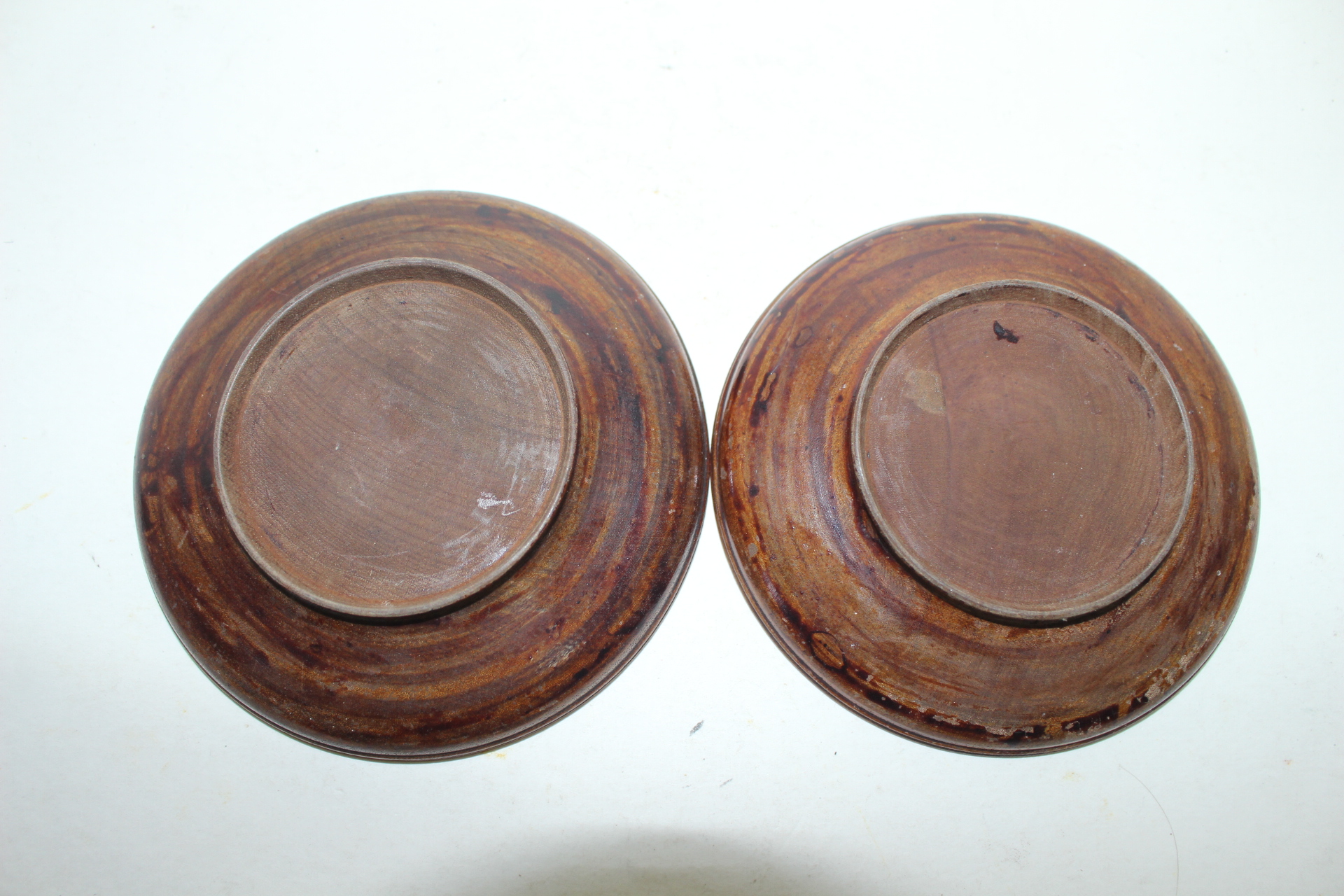 연대가좋은 나무로된 잔받침대 2점