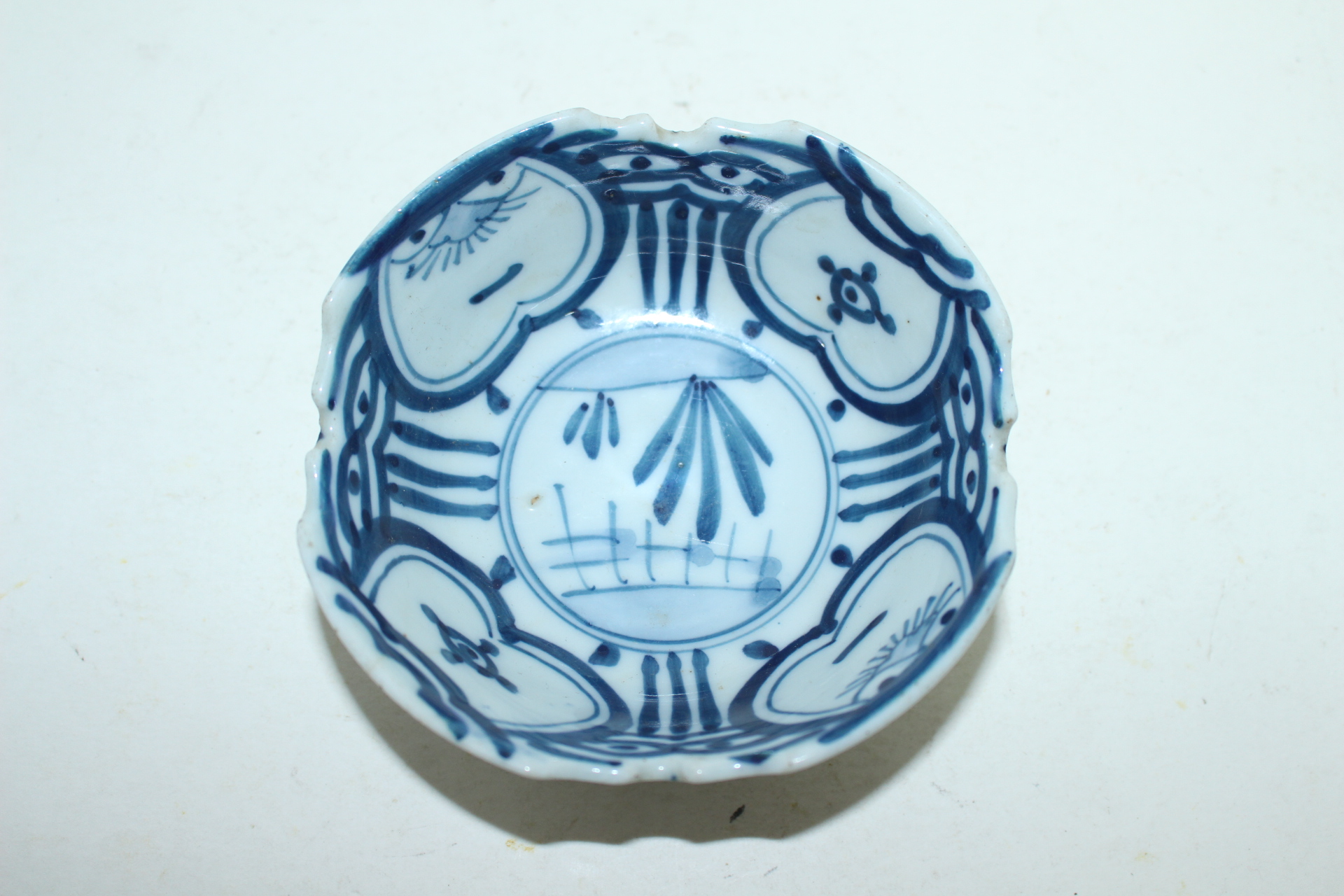 연대가좋은 청화백자 화문 화형완