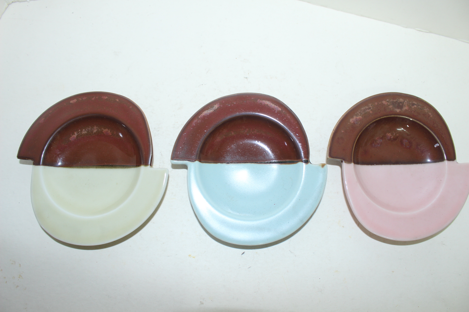 특이한 모양의 청자완 3점