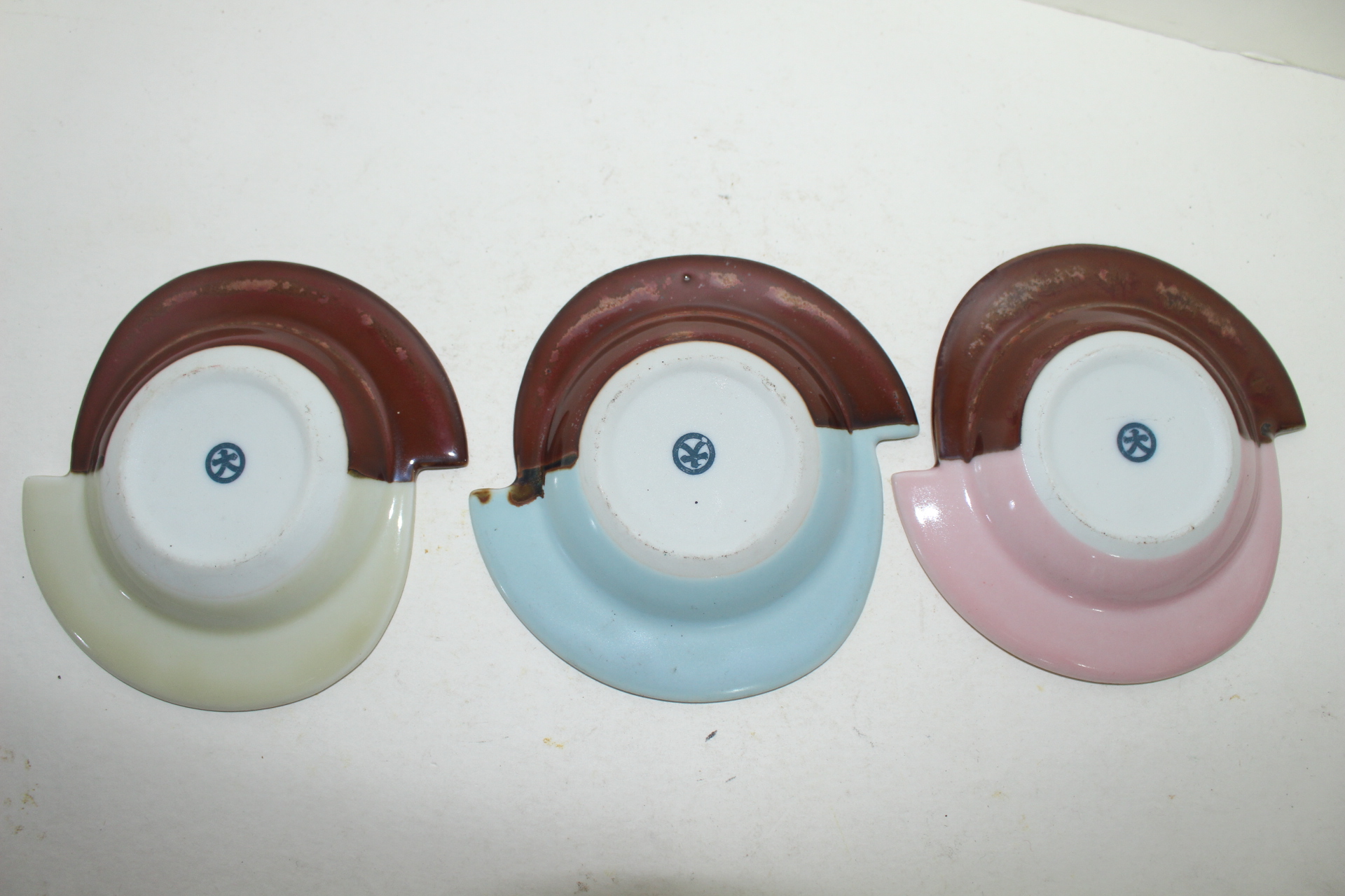 특이한 모양의 청자완 3점