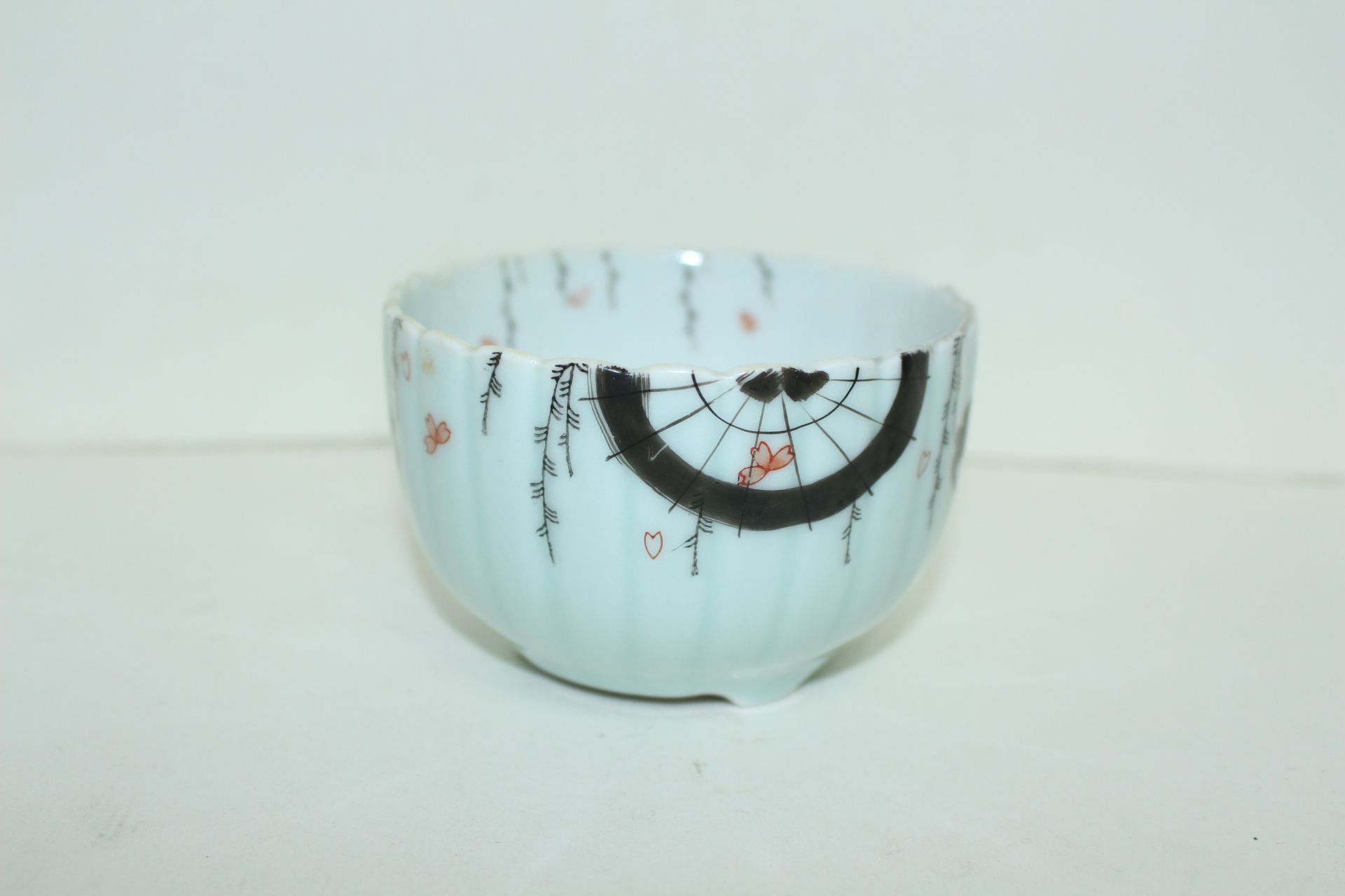 연대가 좋은 철화백자화문 화형향완