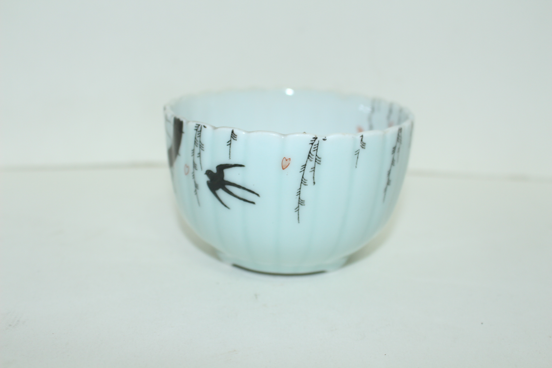 연대가 좋은 철화백자화문 화형향완