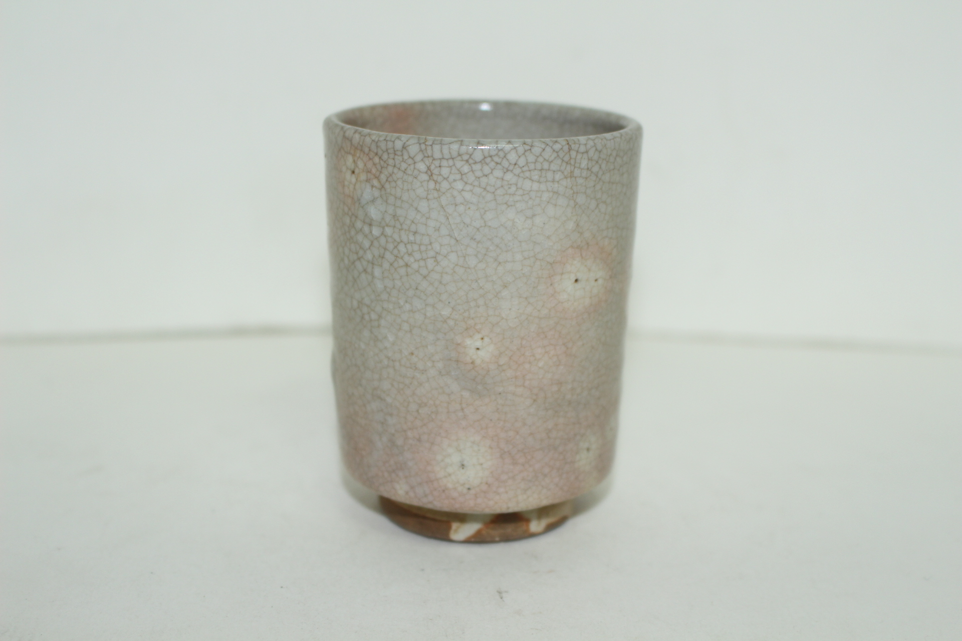 연대가좋은 홍화꽃이 핀 굽따인잔