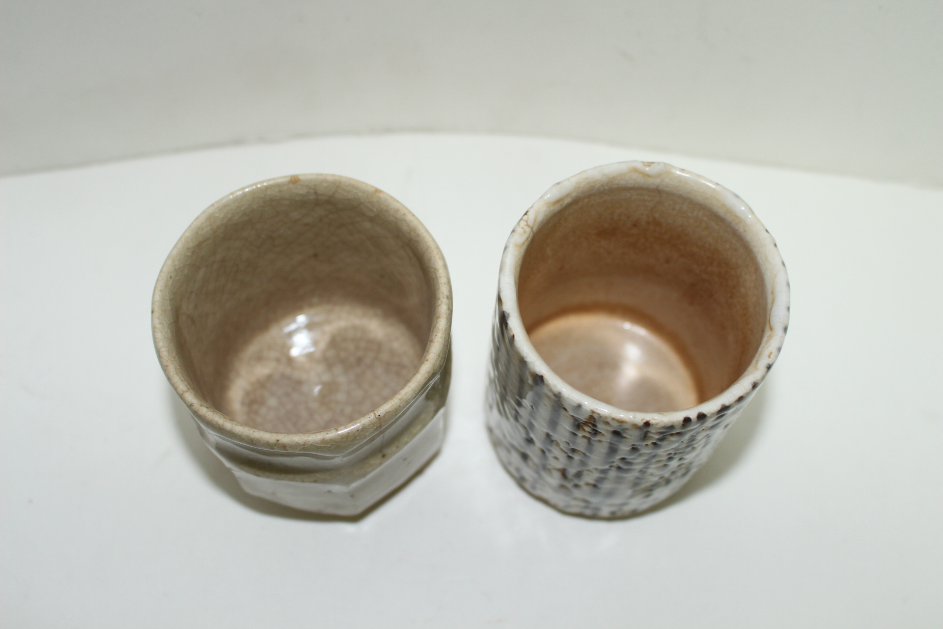 연대가좋은 청자 통잔 2점