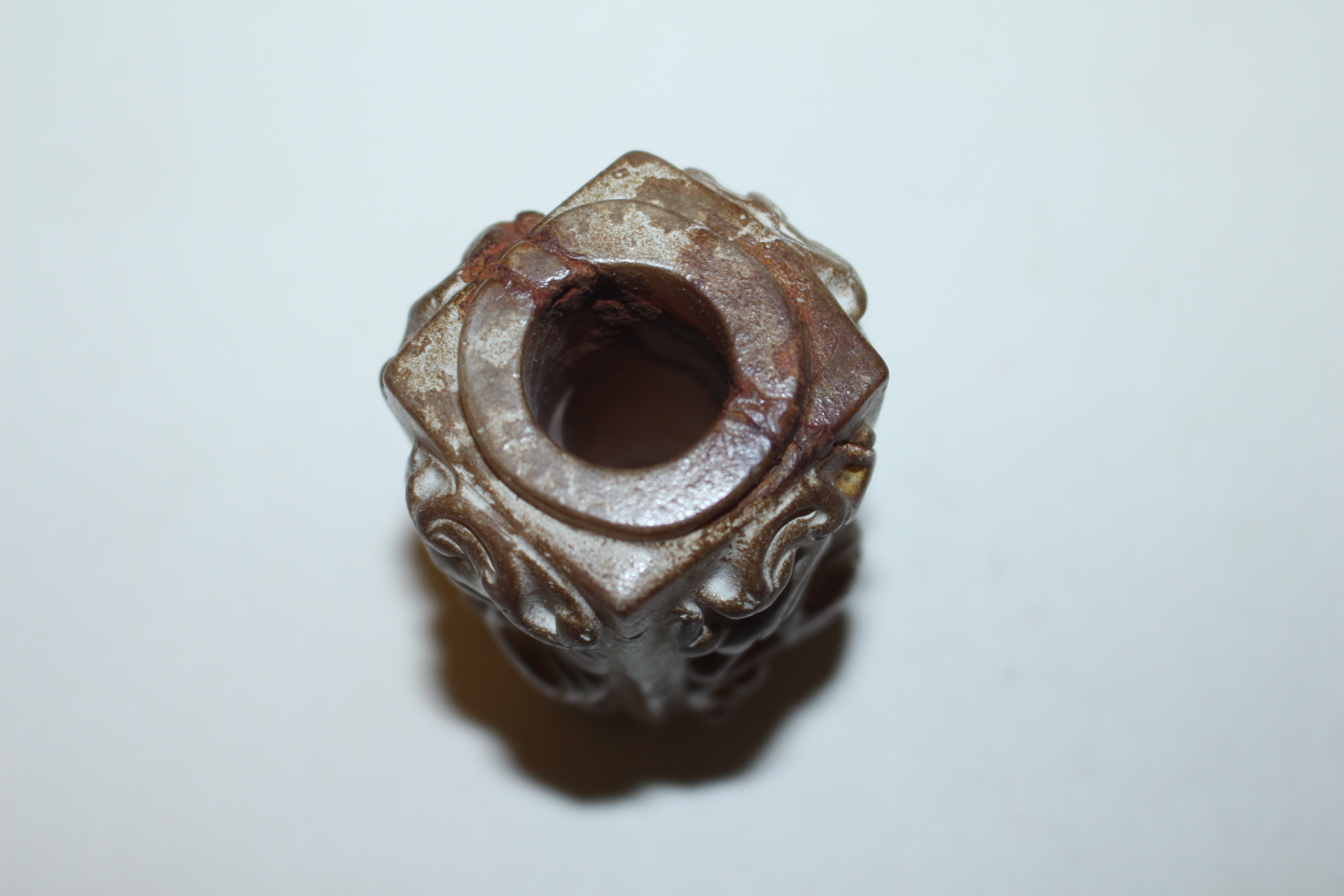 퇴화황옥돌 해태용이 사면에 조각된 옥노리개