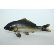 묵직한 백동으로된 작가의 작품인 물고기 조각상