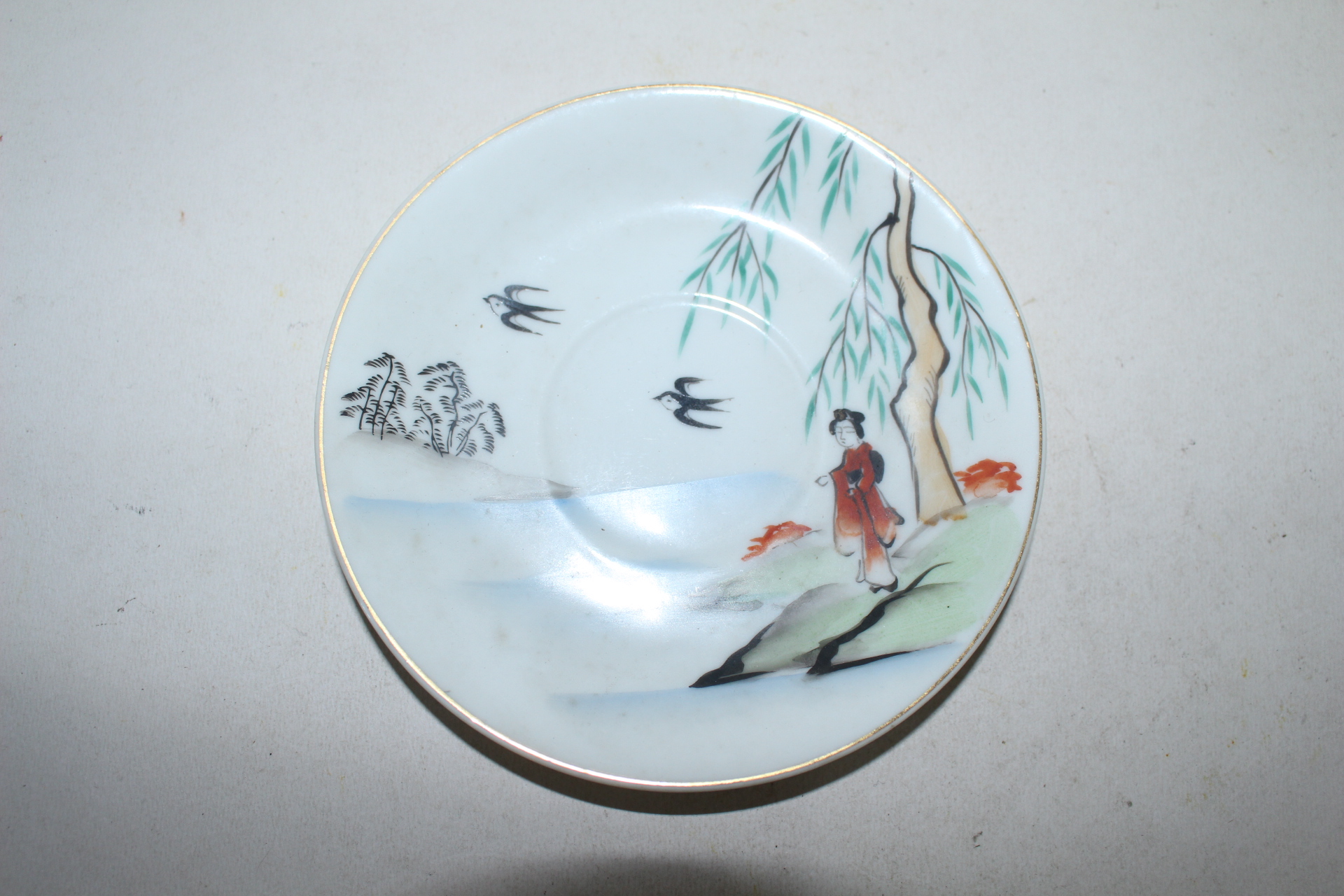 연대가좋은 철화백자여인문 완