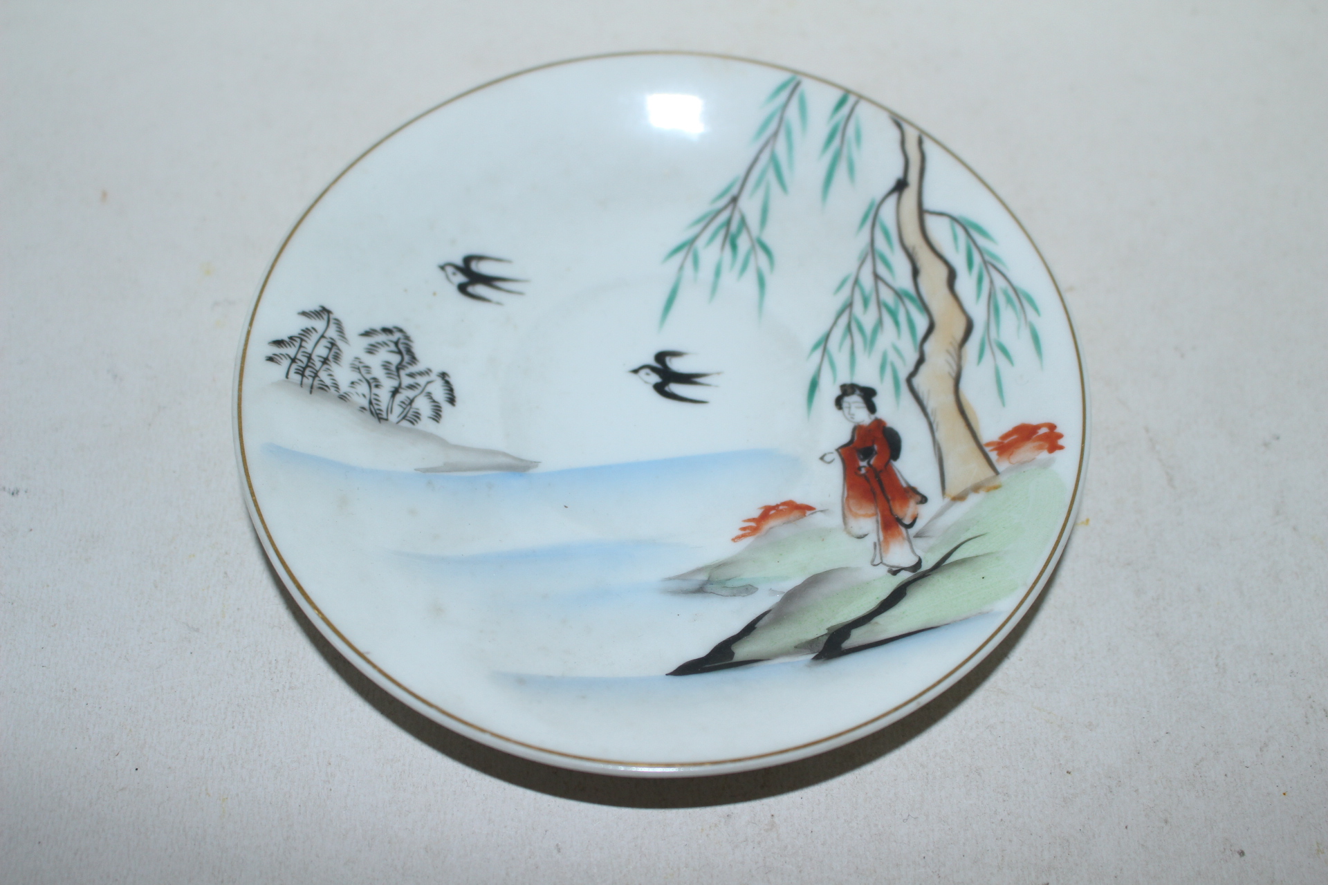 연대가좋은 철화백자여인문 완