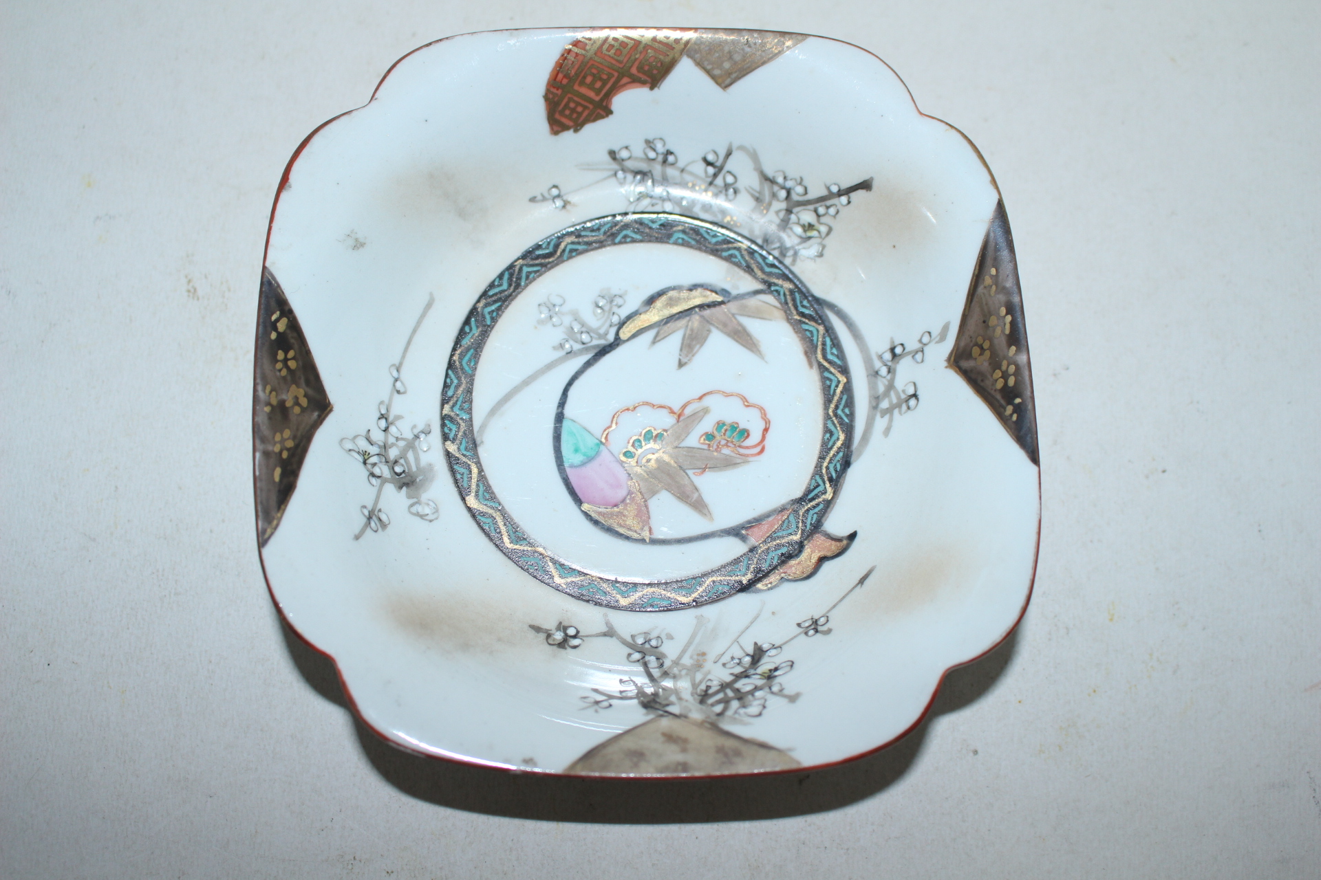 연대가좋은 고구다니 철화백자화문 사각완