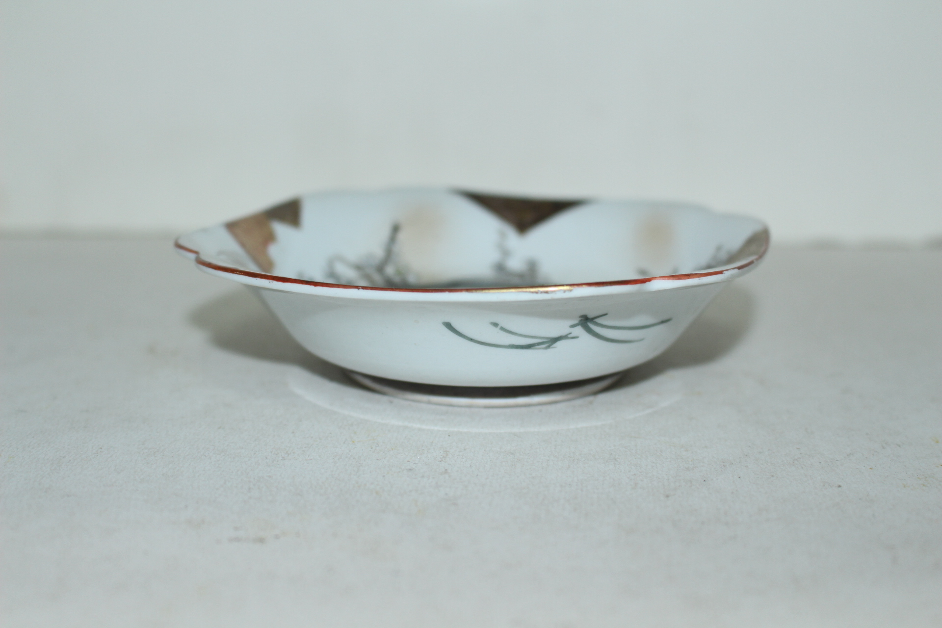 연대가좋은 고구다니 철화백자화문 사각완