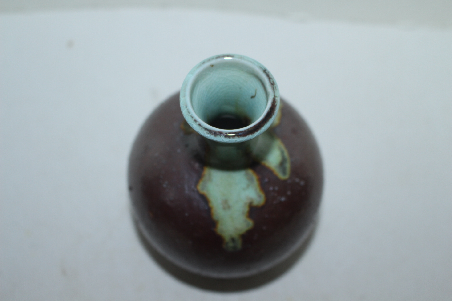 유약흘림이 좋은 청자 주병