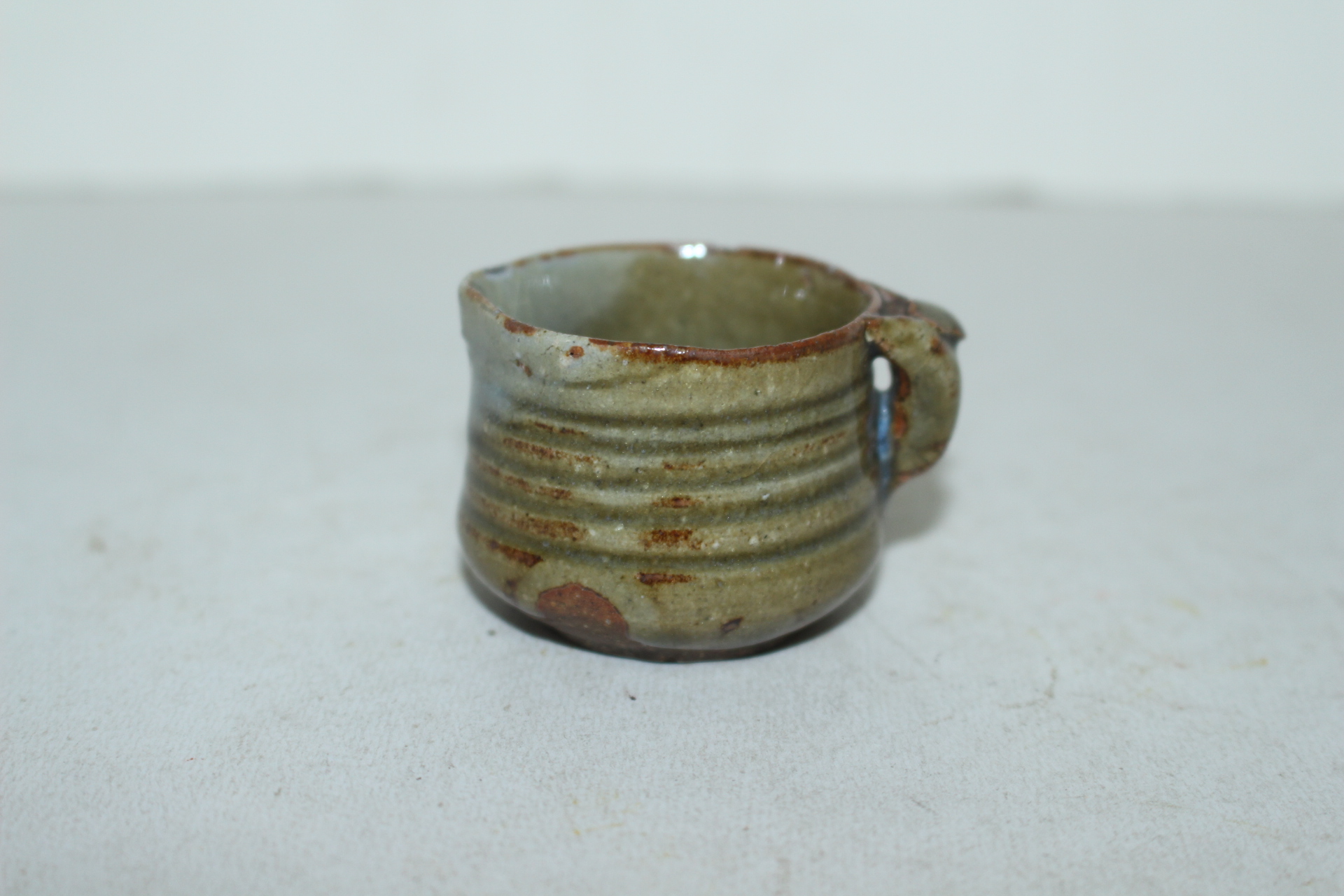 청자 사람모양 손잡이 수구