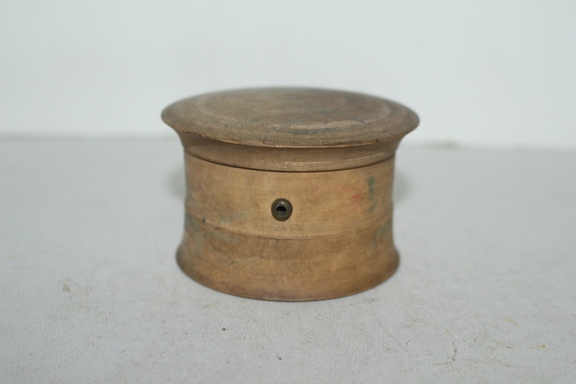 근대사 나무에 채색화문된 합