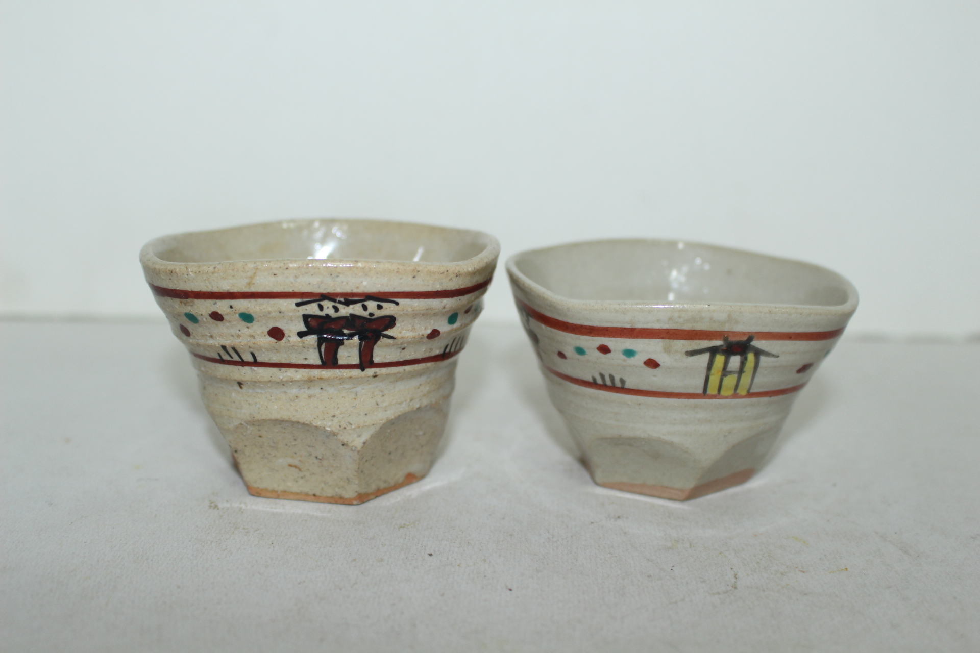 청자 철화추상문 각진잔 2점