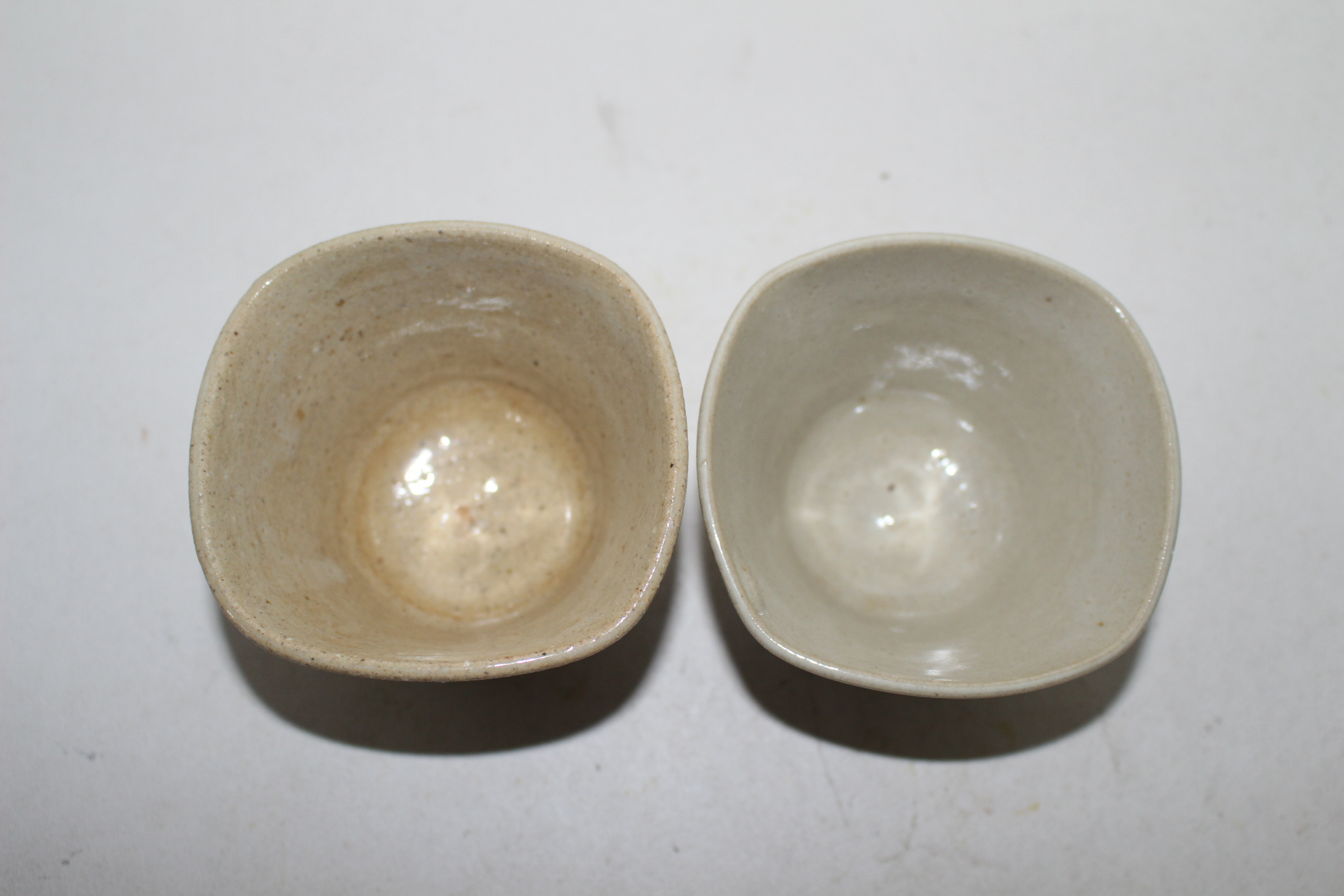 청자 철화추상문 각진잔 2점