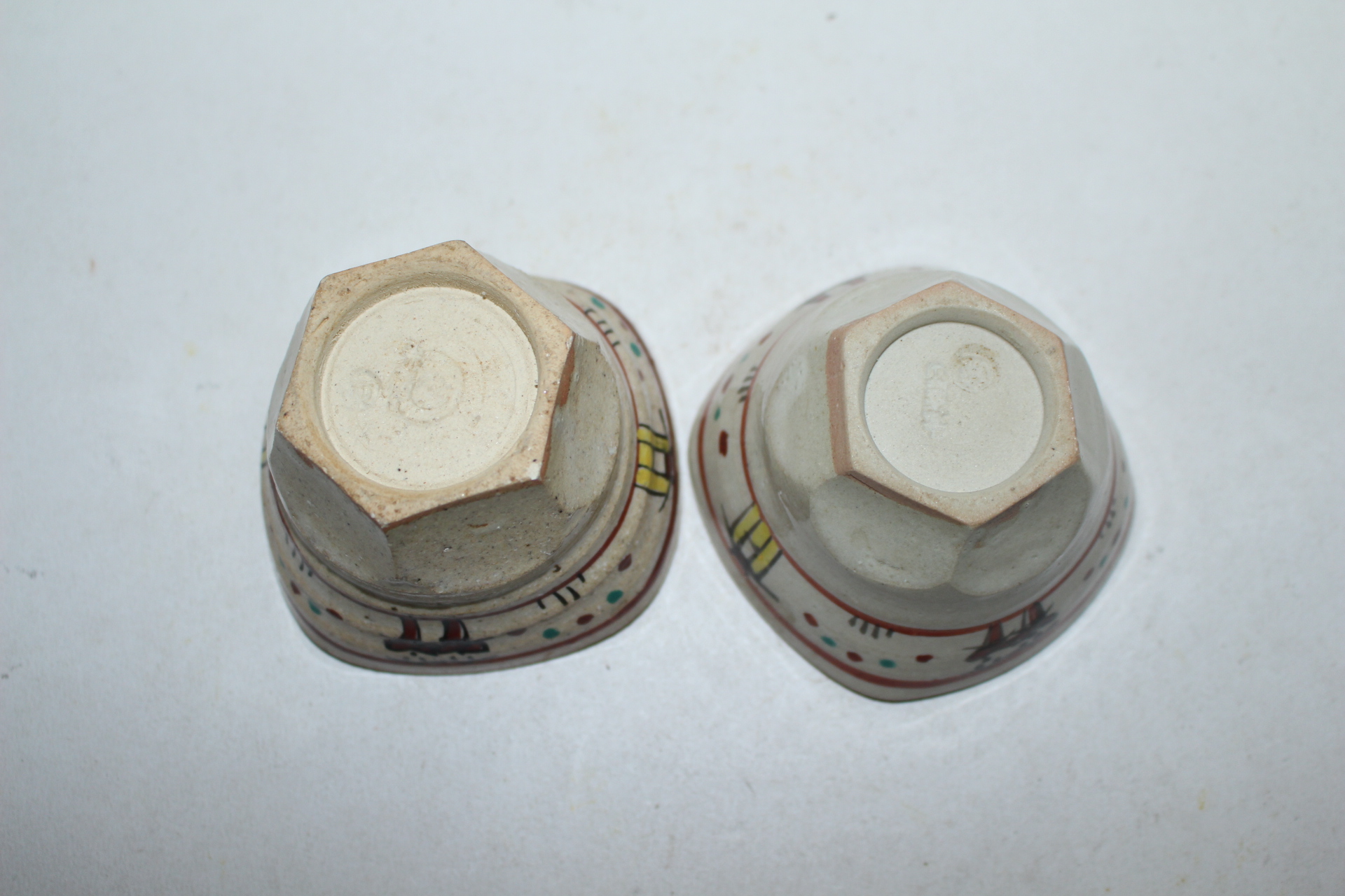 청자 철화추상문 각진잔 2점