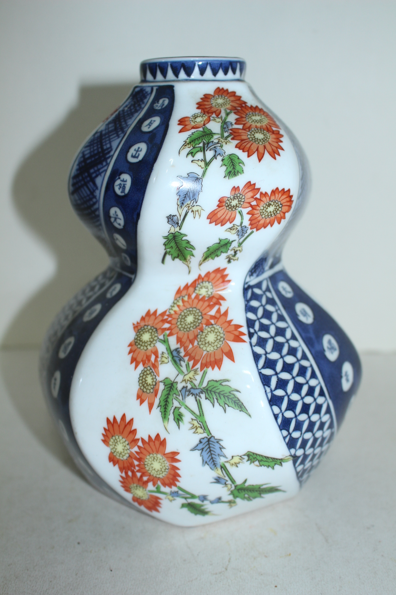 청화백자 진사화문 회오리모양 호