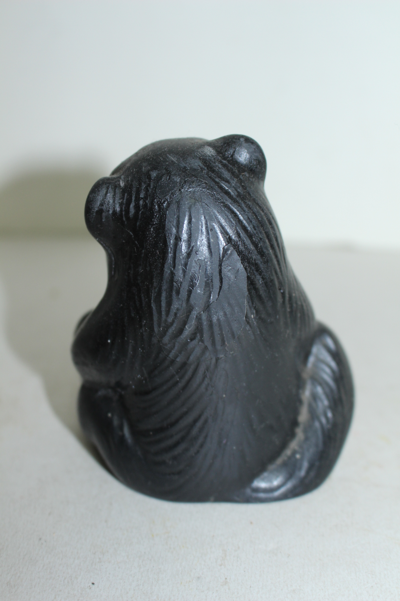 특이한 재질로된 곰 조각상