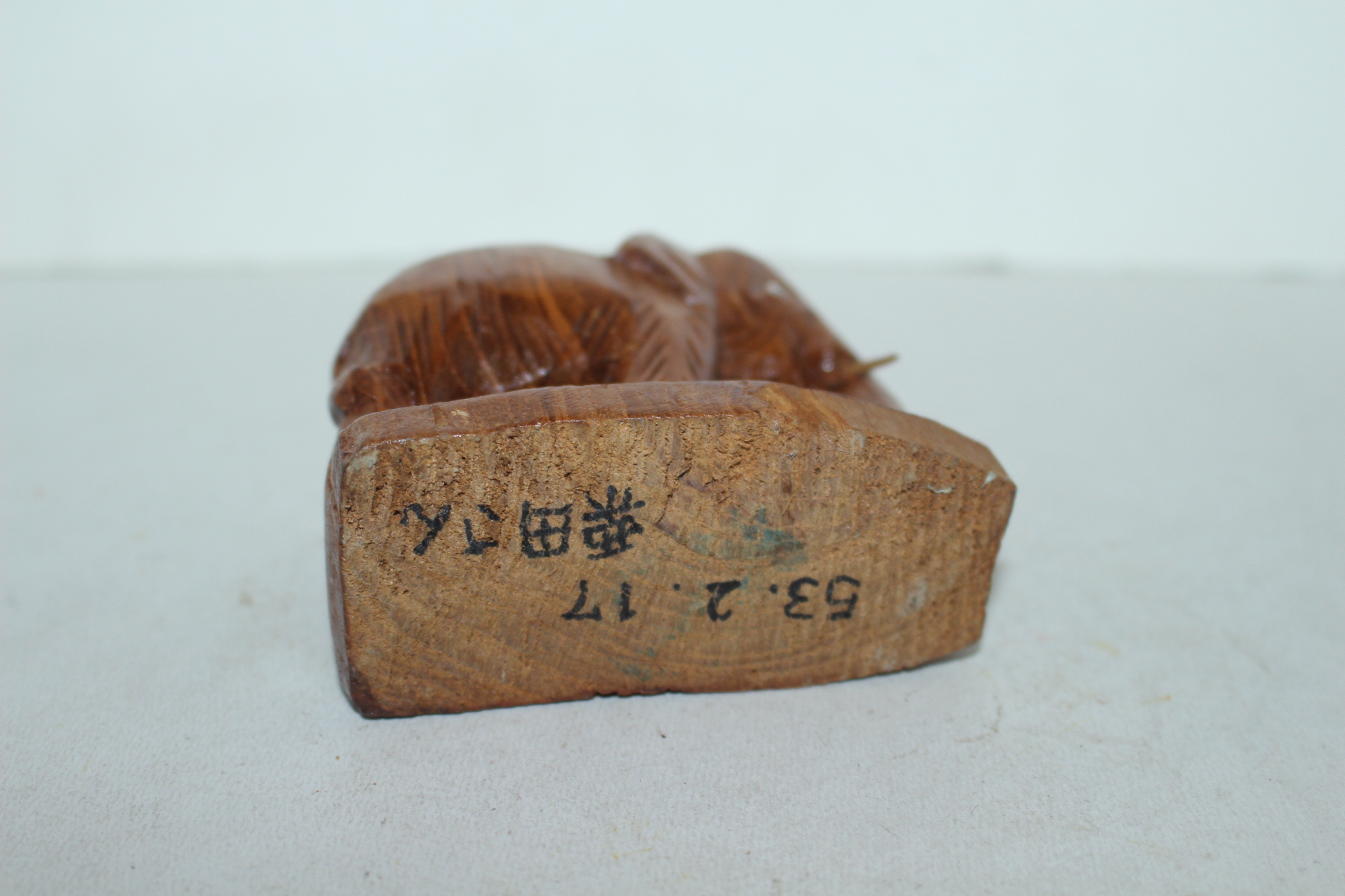 나무로된 코끼리 조각상