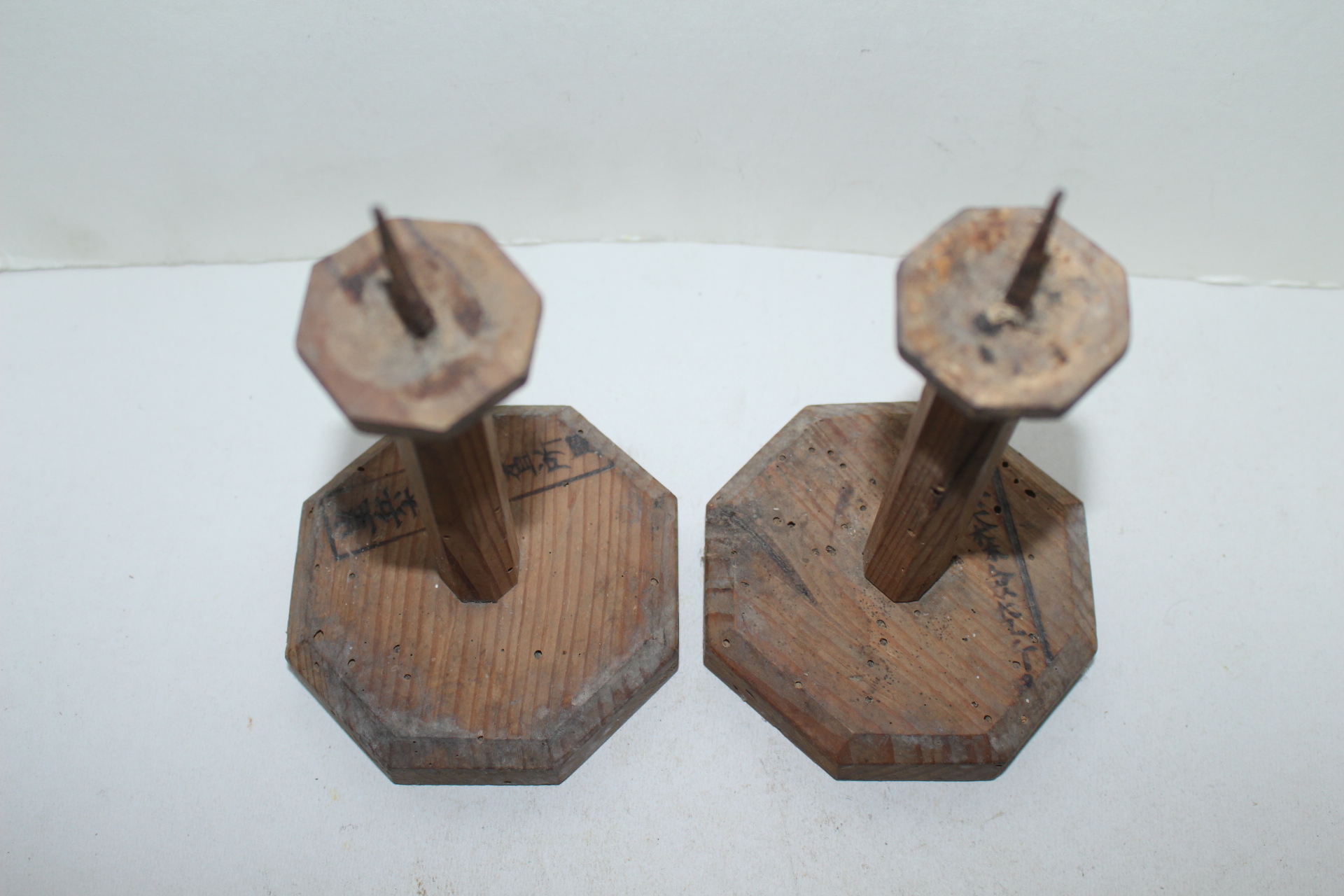 연대가좋은 나무로된 촛대 1쌍