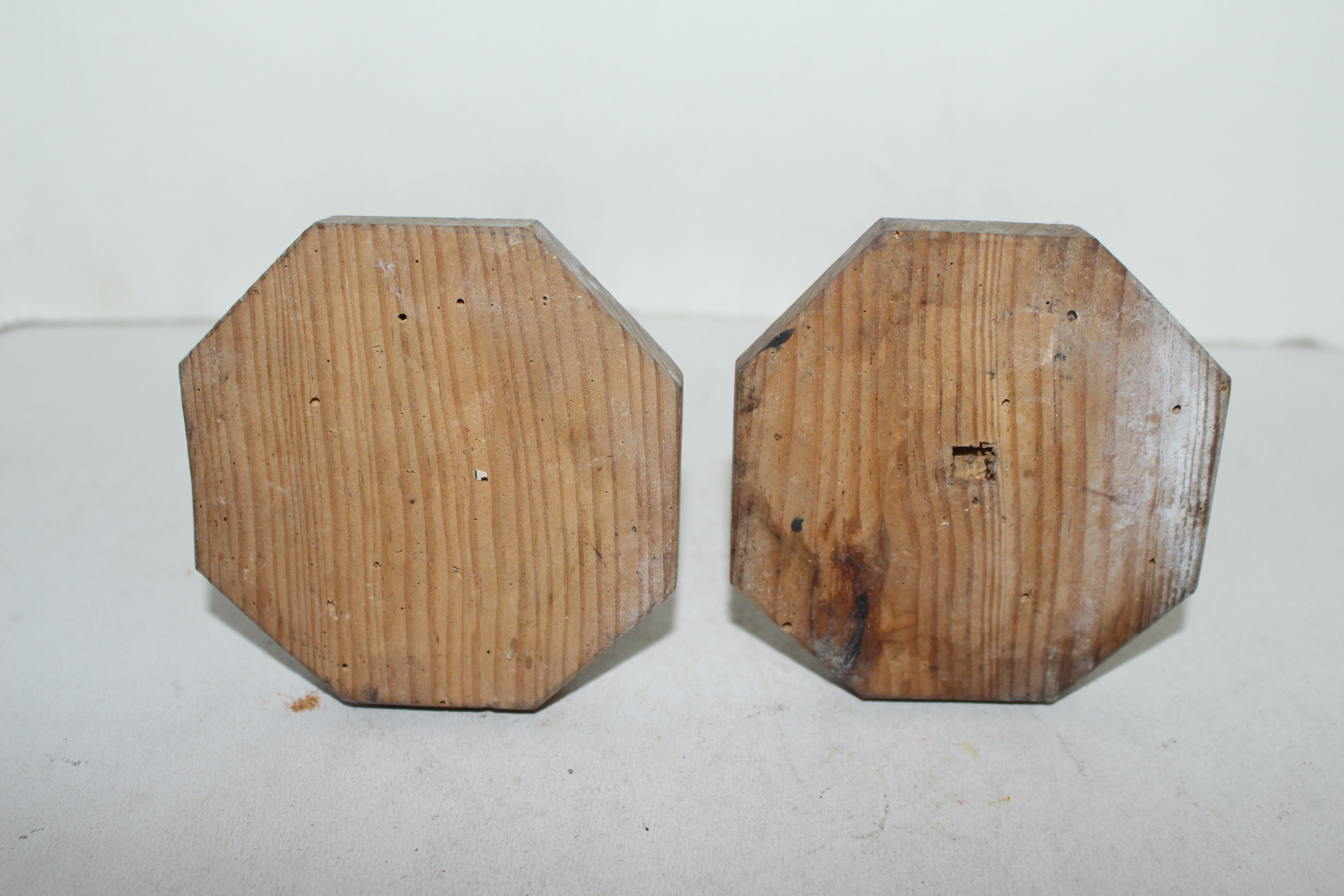 연대가좋은 나무로된 촛대 1쌍