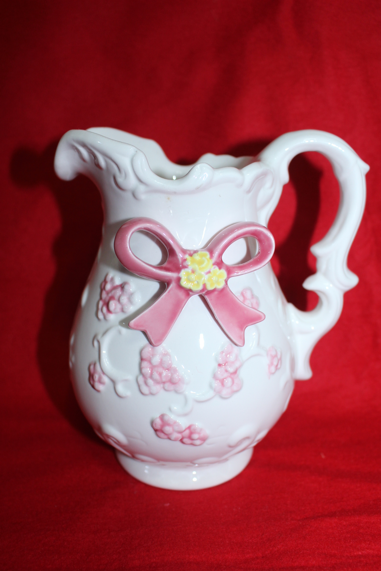 진사백자 양각화문 주자호