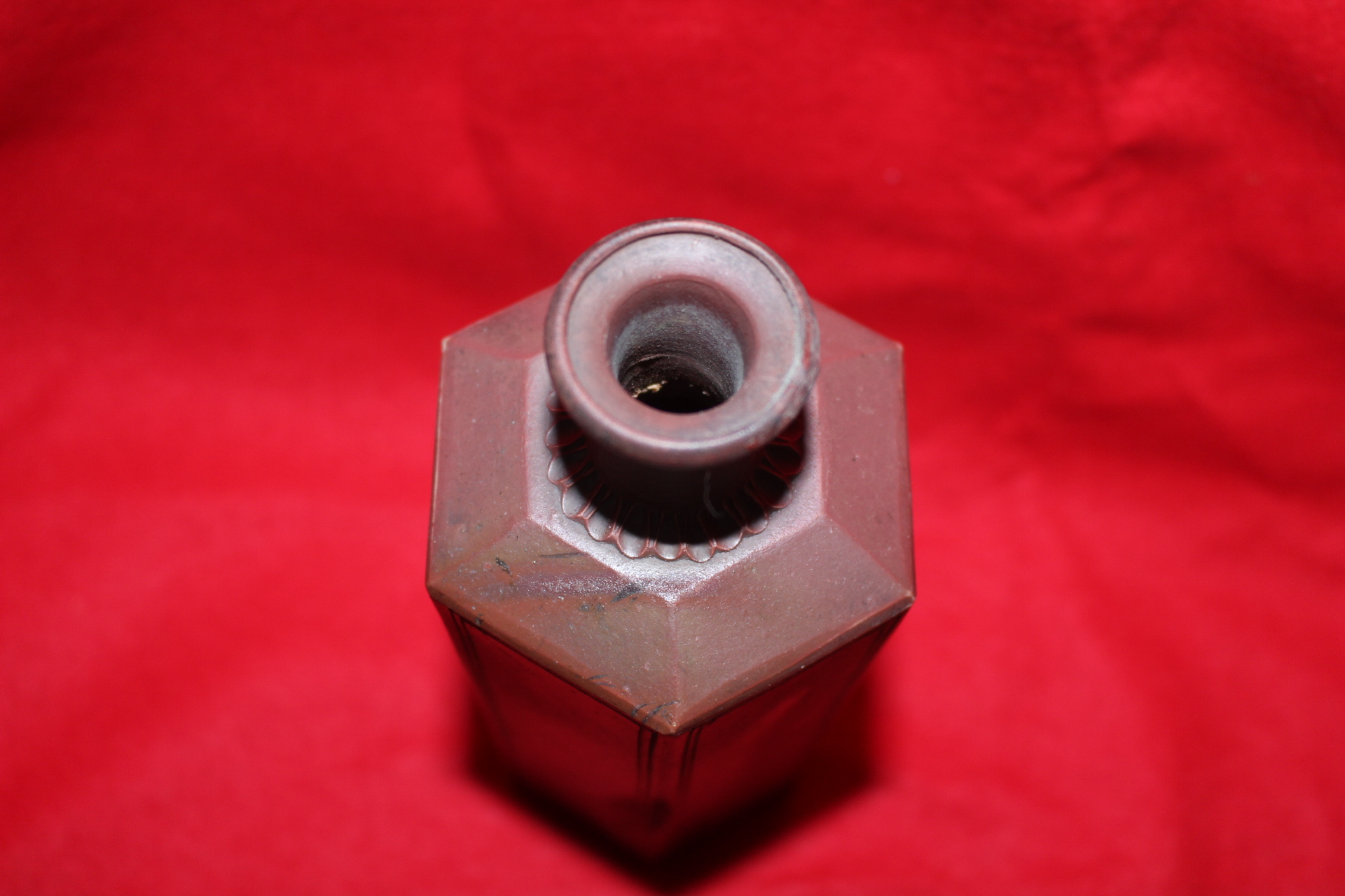 골동-비젠야끼 청자음각노송문 육각주병