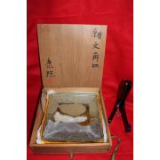 작가의 작품인 청자 사각완