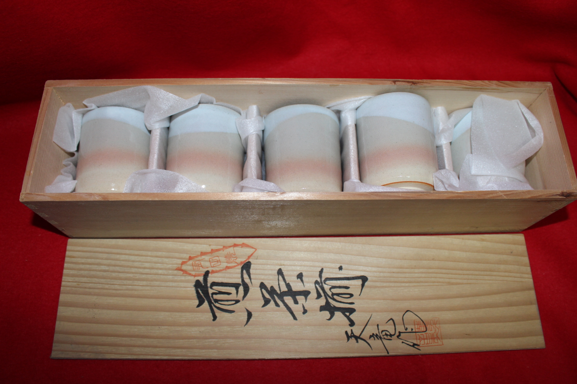 홍화꽃이 핀 청자 굽따인잔5점셋트