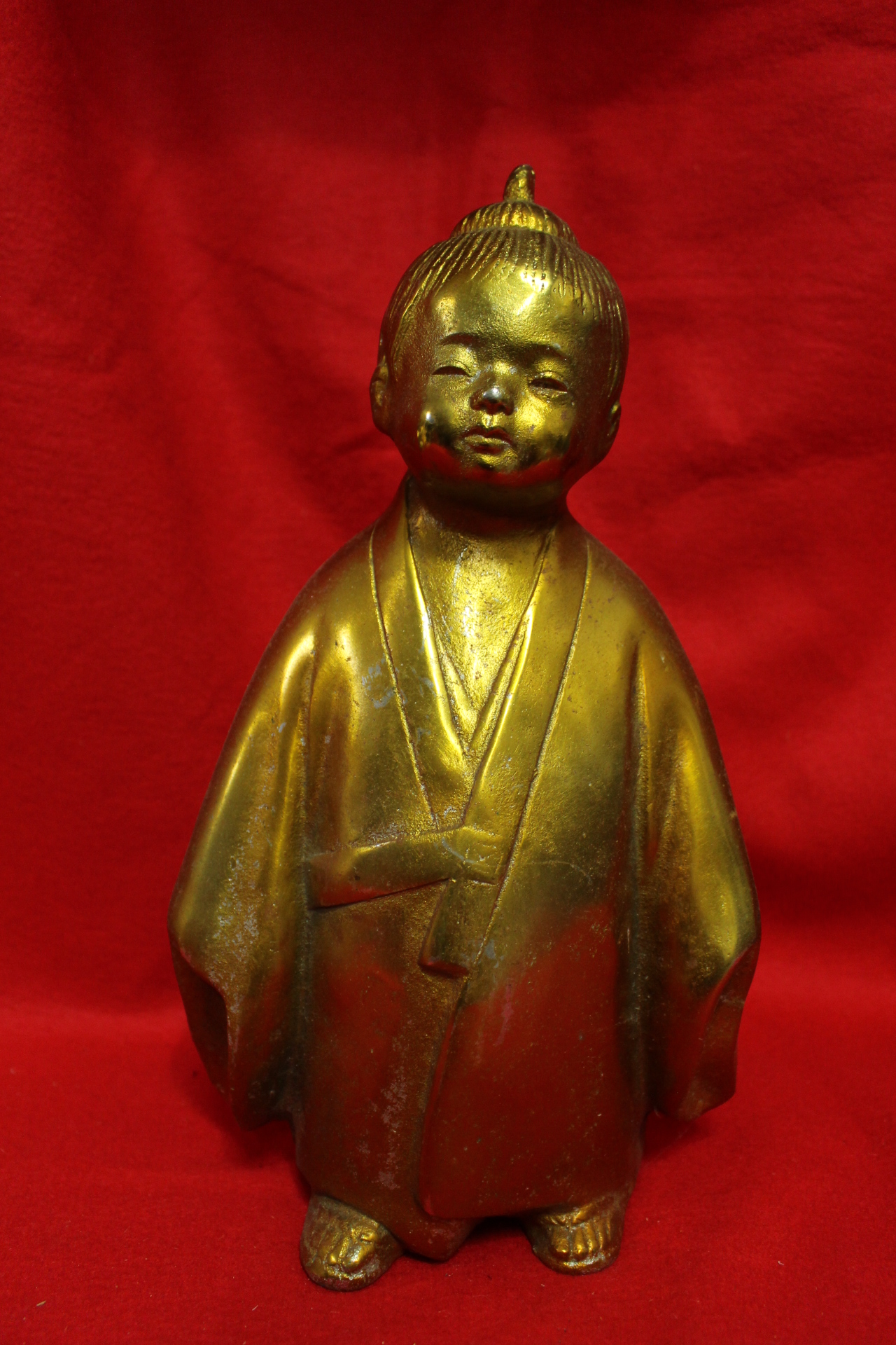 묵직한 무쇠로된 인물 조각상